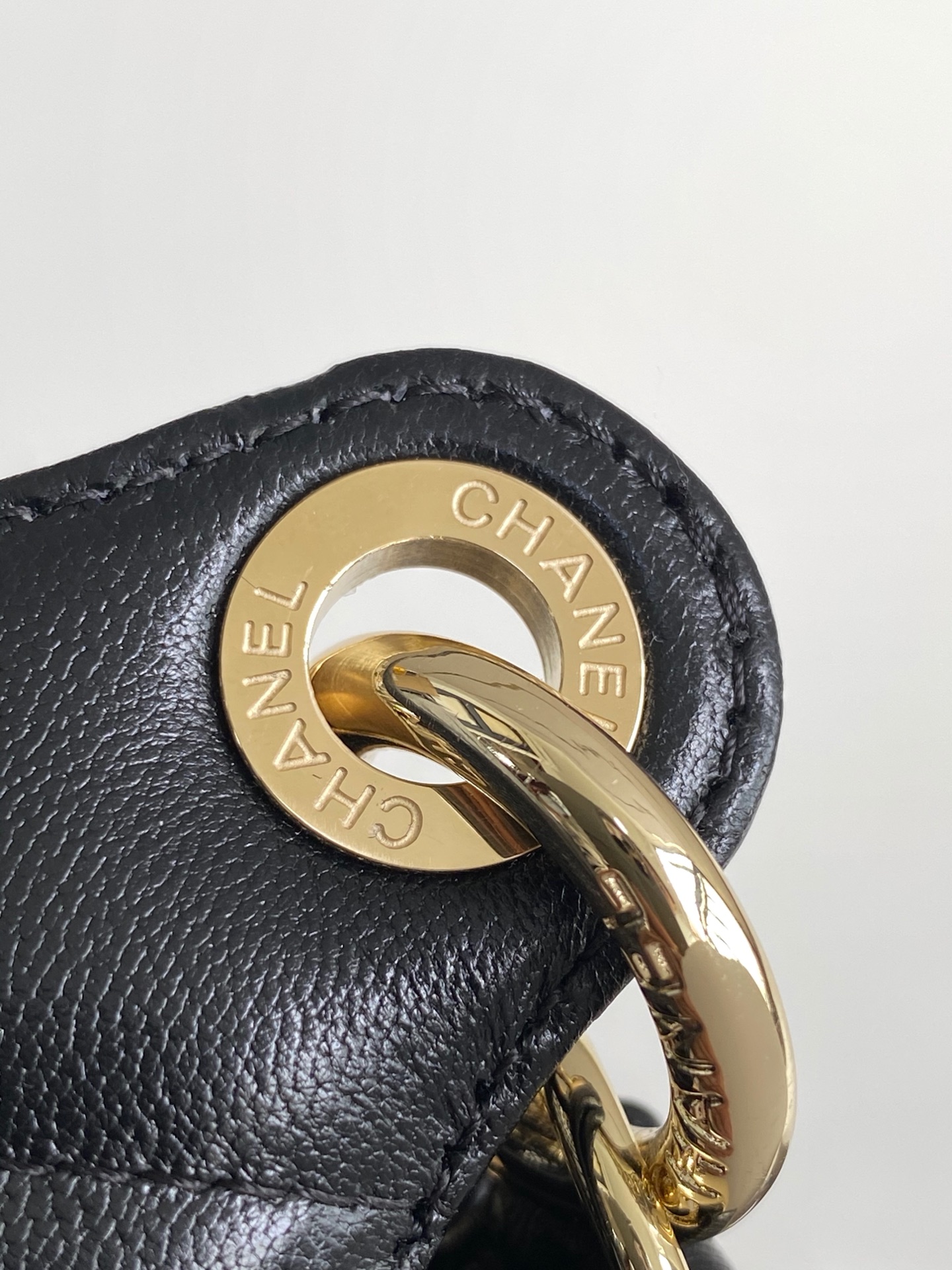 [TOP] CHANEL Hollow Mesh Moon Bag 22*15*6cm - GHW - 2 Colour