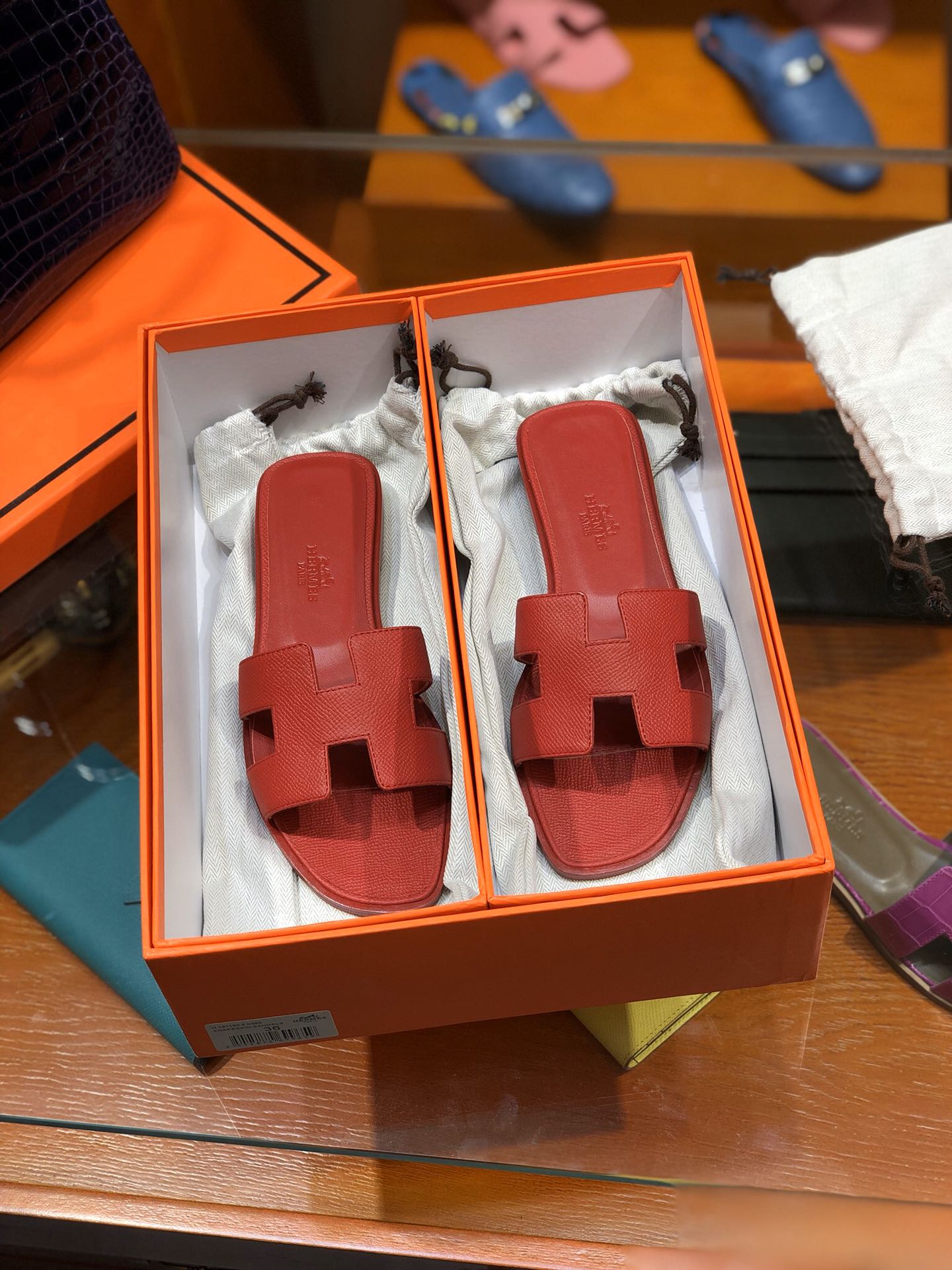 [TOP] HERMES Slippers - Red