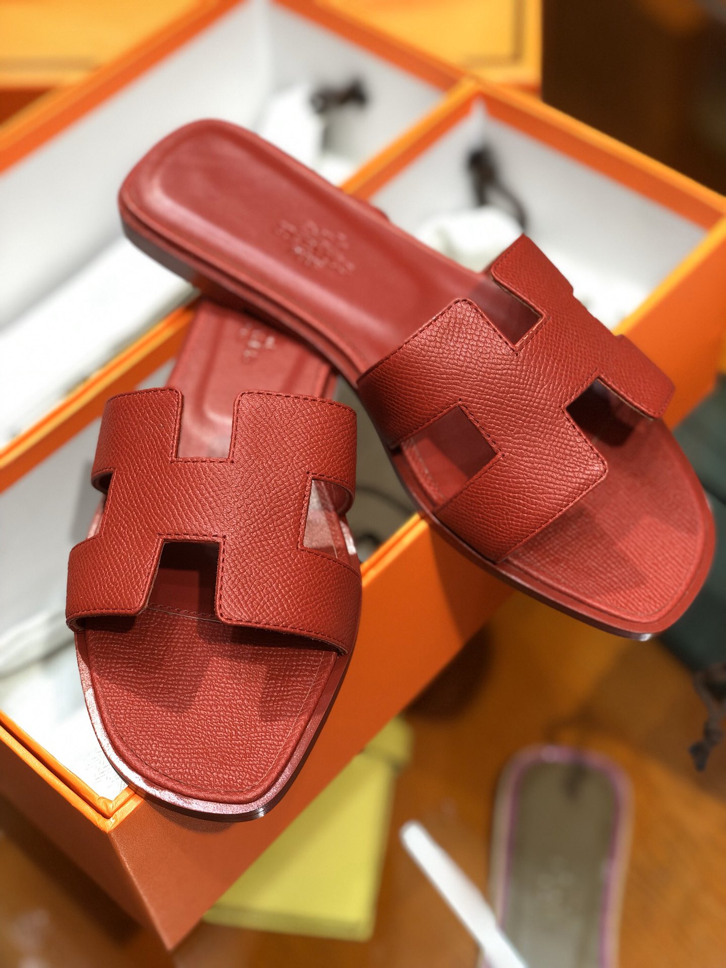 [TOP] HERMES Slippers - Red