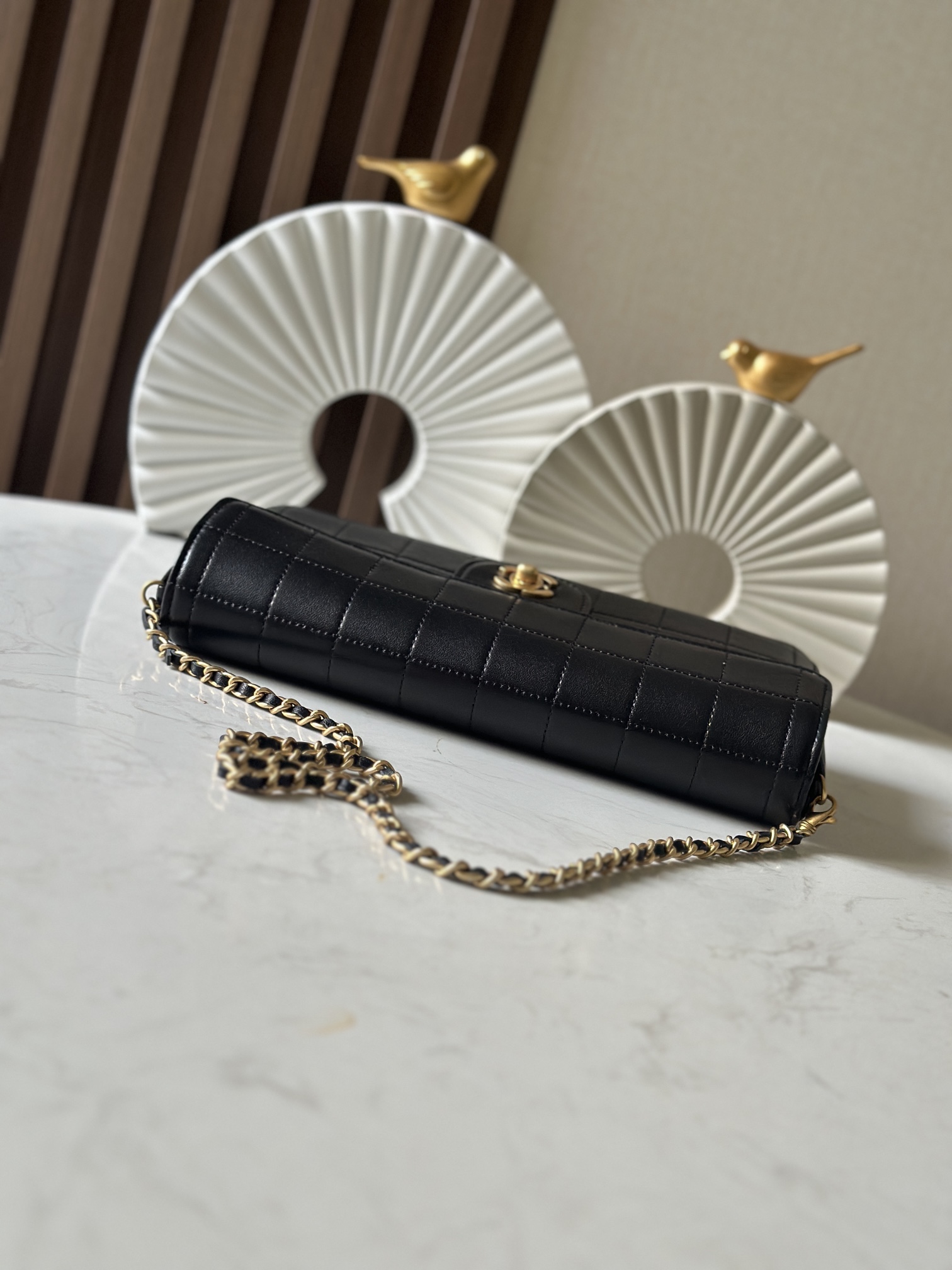 [TOP] CHANEL Medieval Ice Lattice Underarm Bag Sheepskin 26×13×4cm - 4 Colour