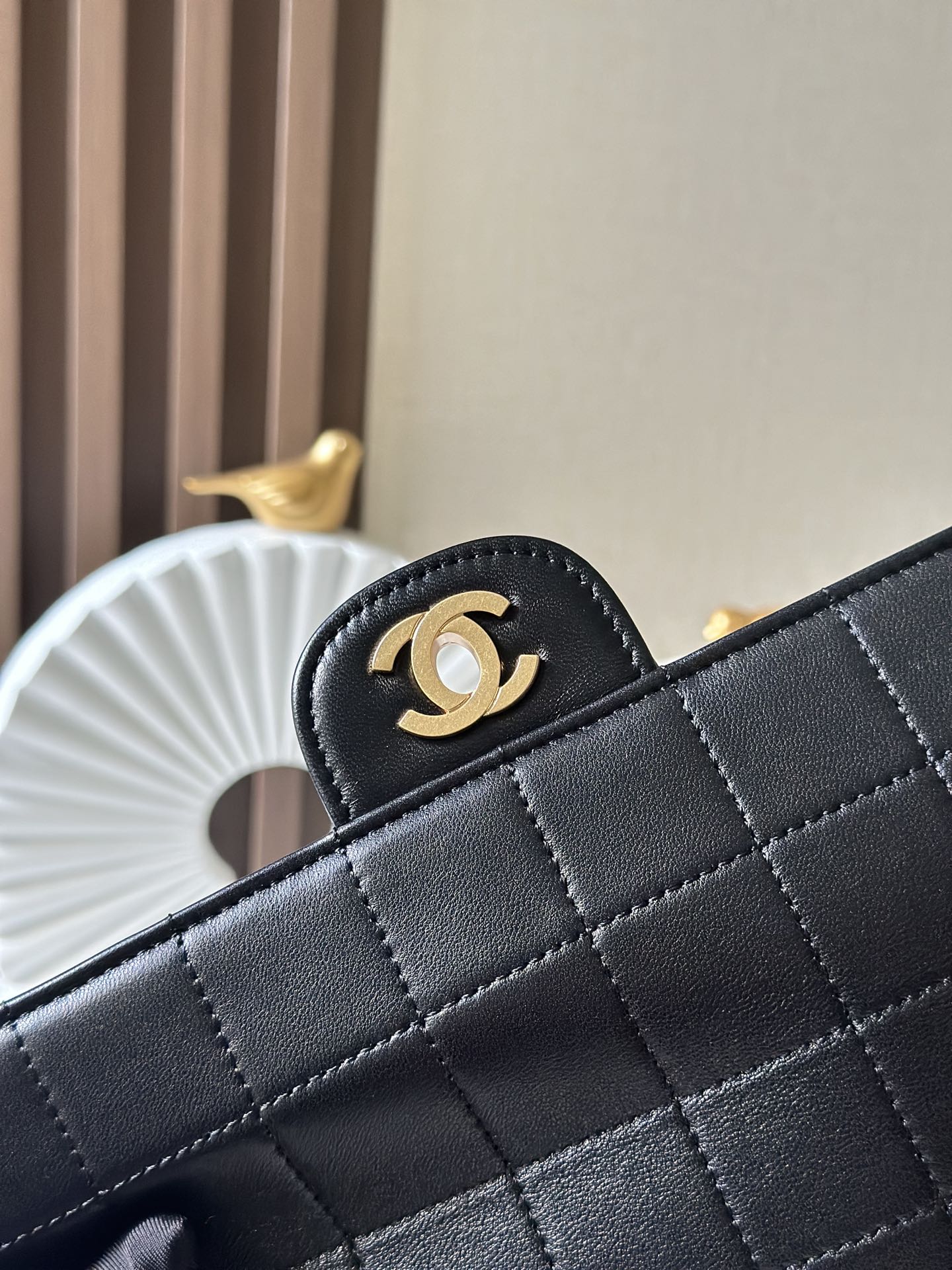 [TOP] CHANEL Medieval Ice Lattice Underarm Bag Sheepskin 26×13×4cm - 4 Colour