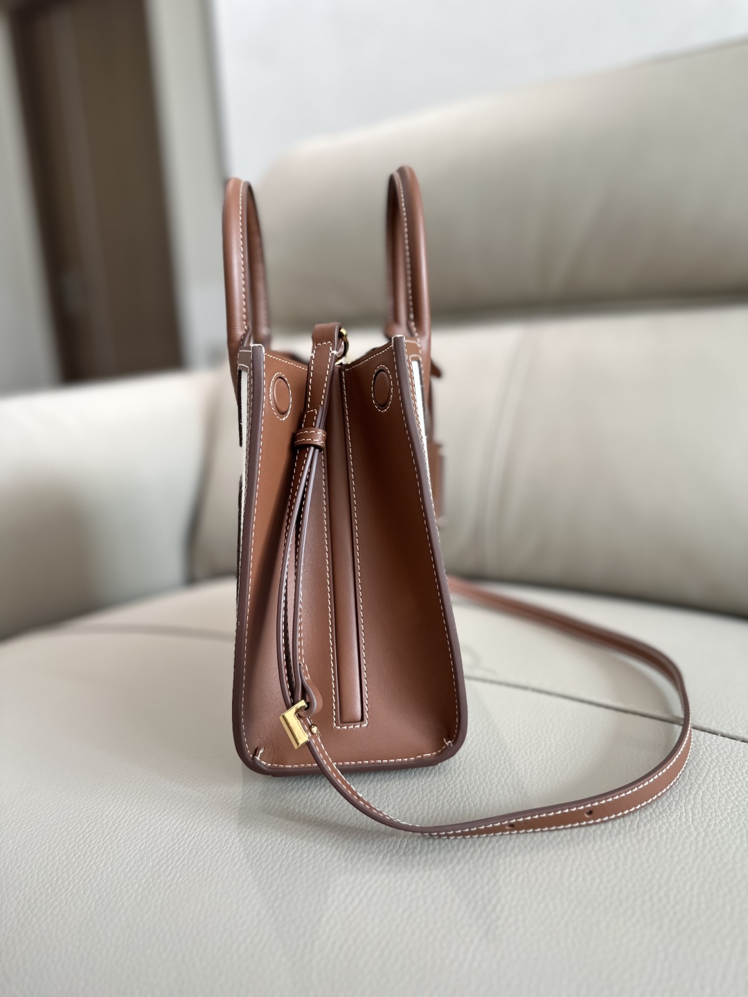 [TOP] BURBERRY Frances Detachable Shoulder Bags 27 x 11 x 20 cm - White/Brown