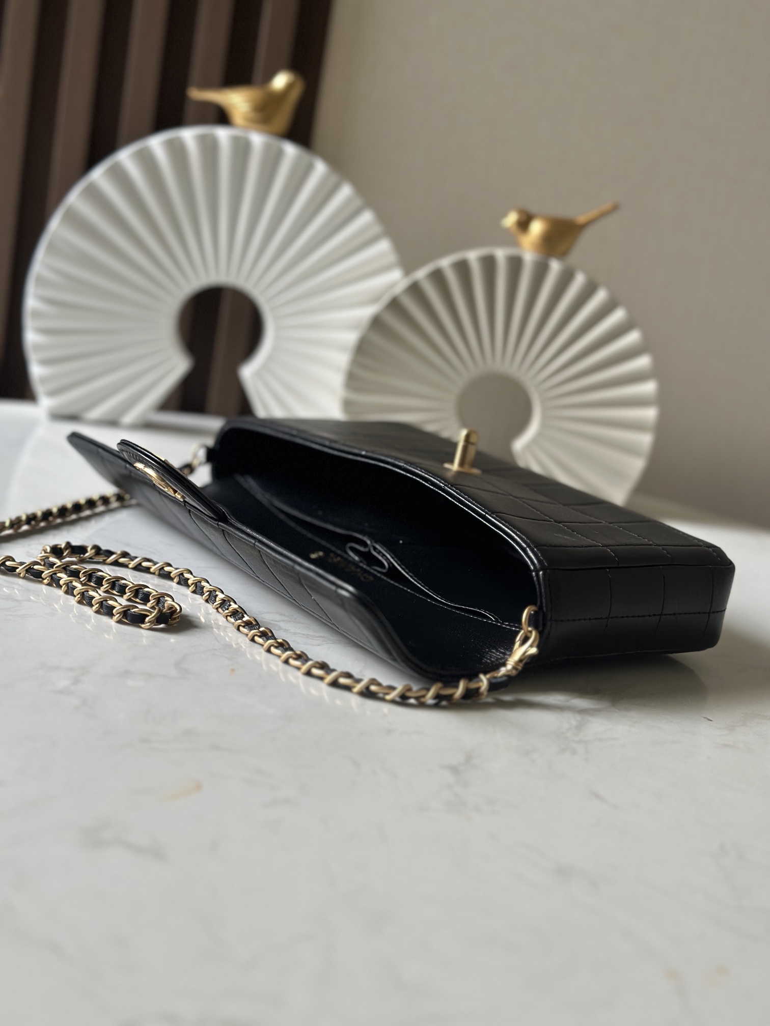 [TOP] CHANEL Medieval Ice Lattice Underarm Bag Sheepskin 26×13×4cm - 4 Colour