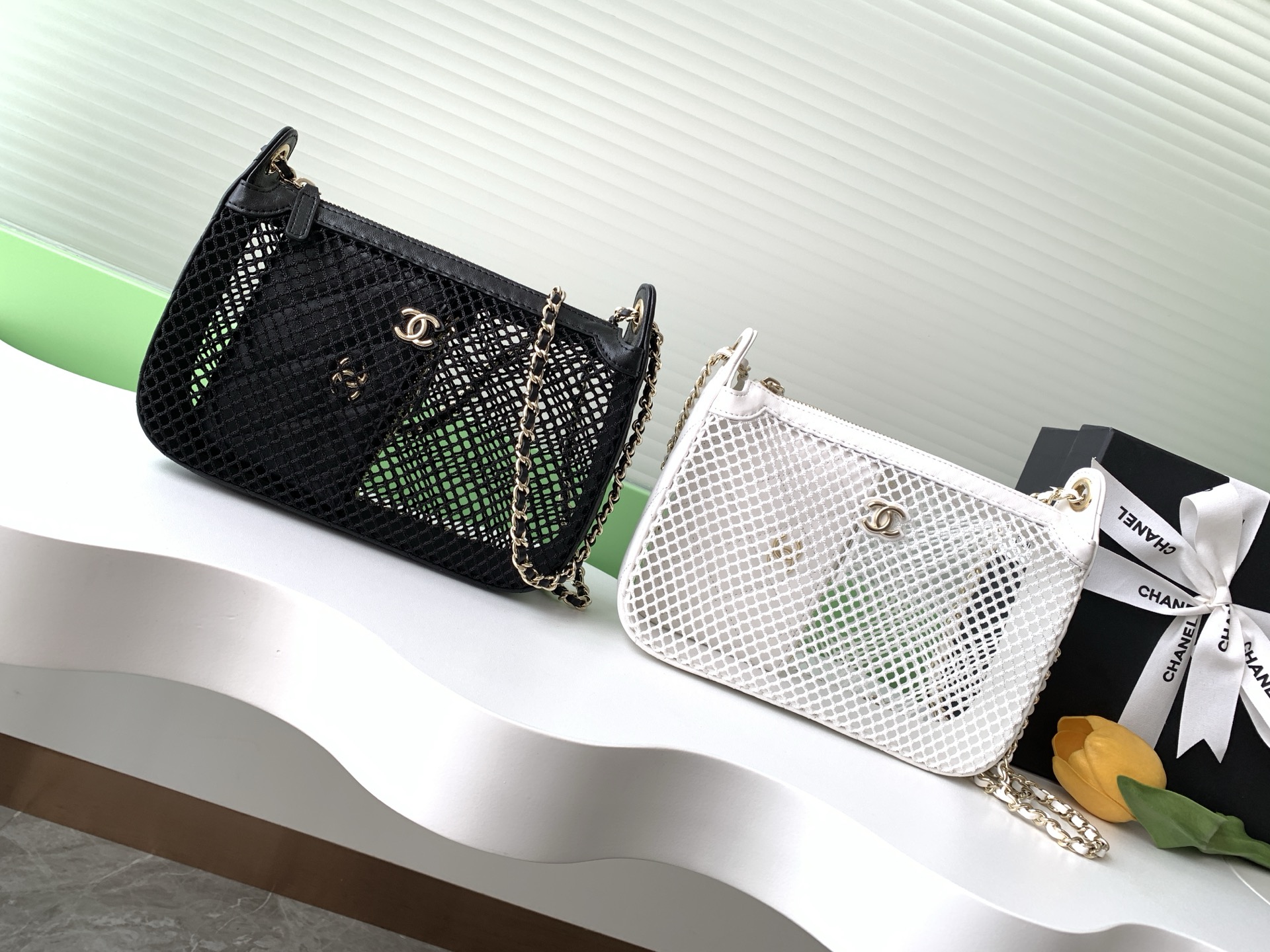 [TOP] CHANEL Hollow Mesh Bag 20*13*4.5cm - GHW - 2 Colour