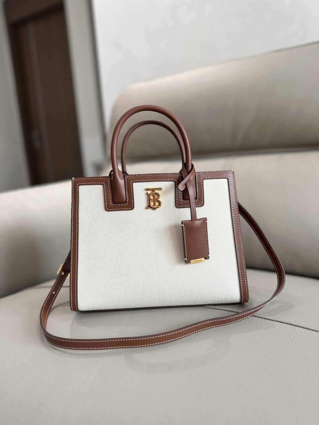 [TOP] BURBERRY Frances Detachable Shoulder Bags 27 x 11 x 20 cm - White/Brown
