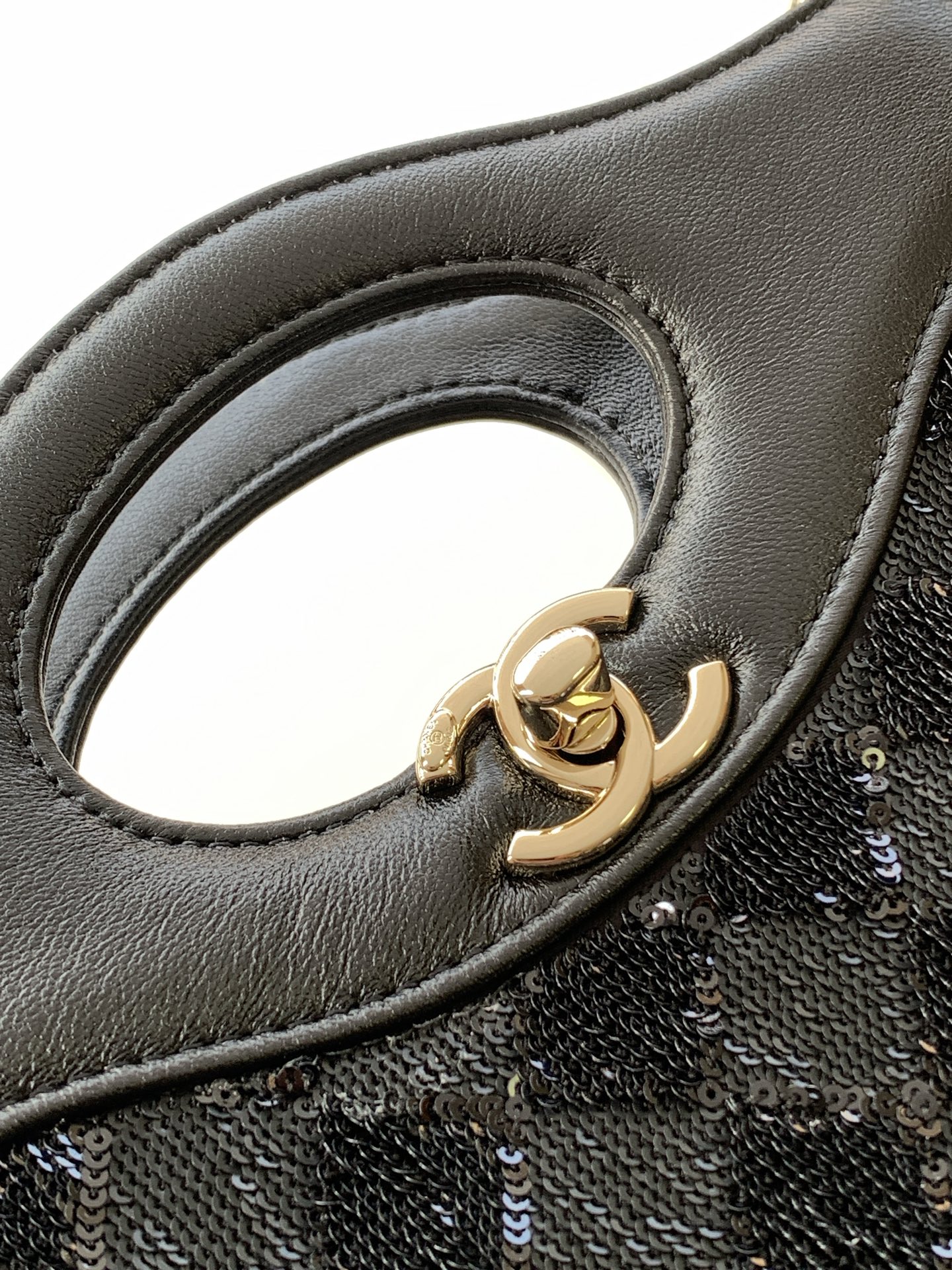 [TOP] CHANEL Bead Bag Sheepskin 17.5*20.5*4cm/22*5*23cm - Black