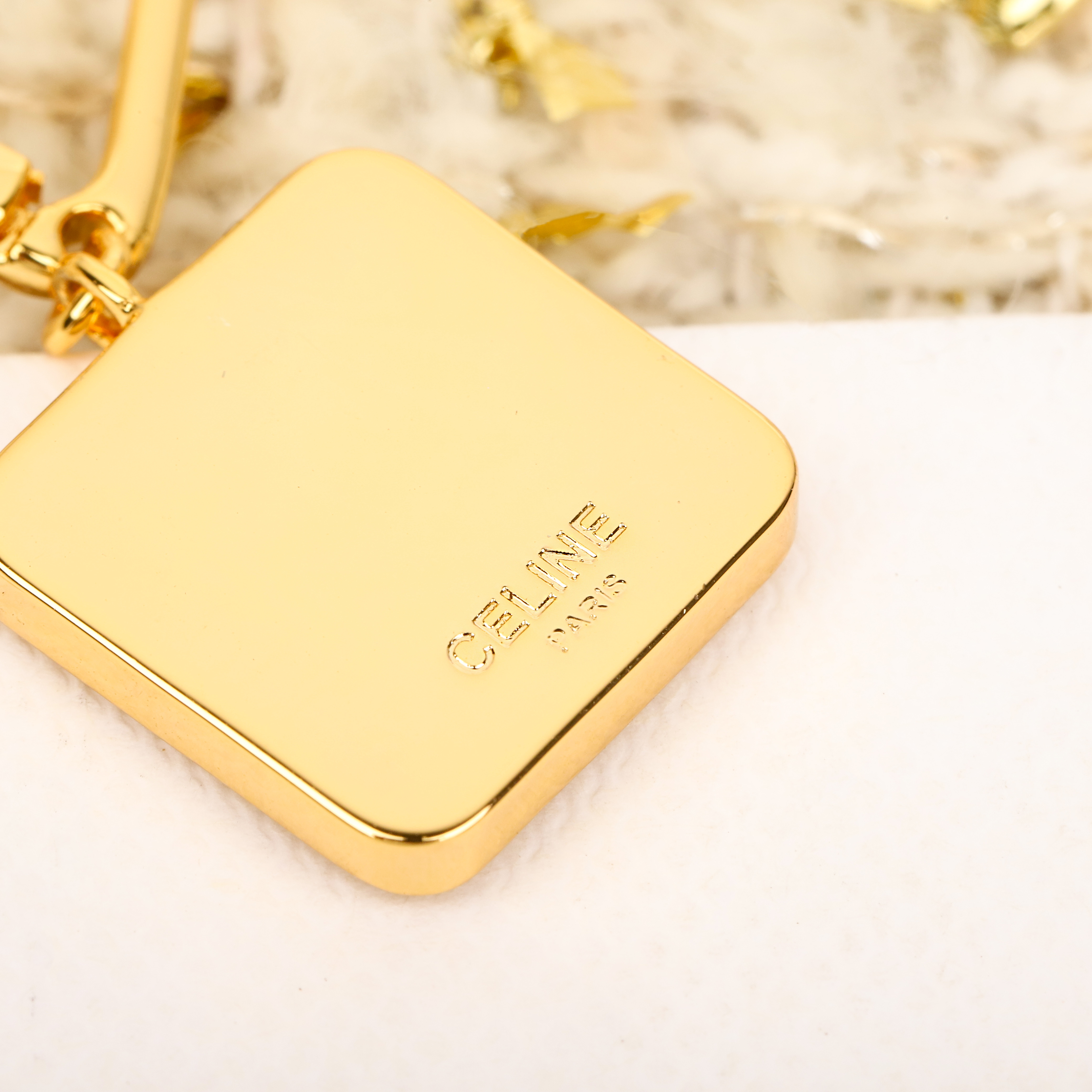 [TOP] CELINE Earrings- Gold