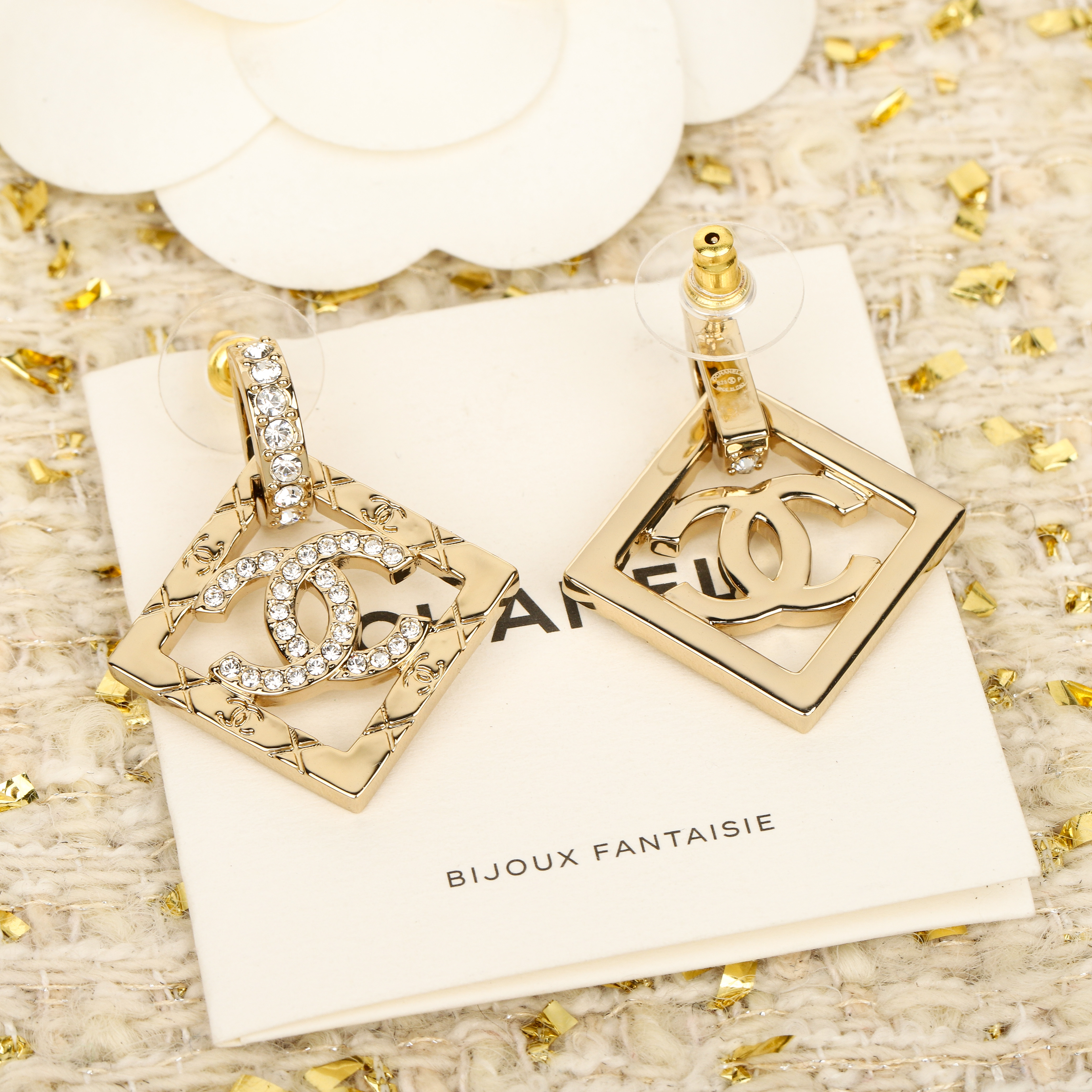 [TOP] CHANEL Earrings- Gold