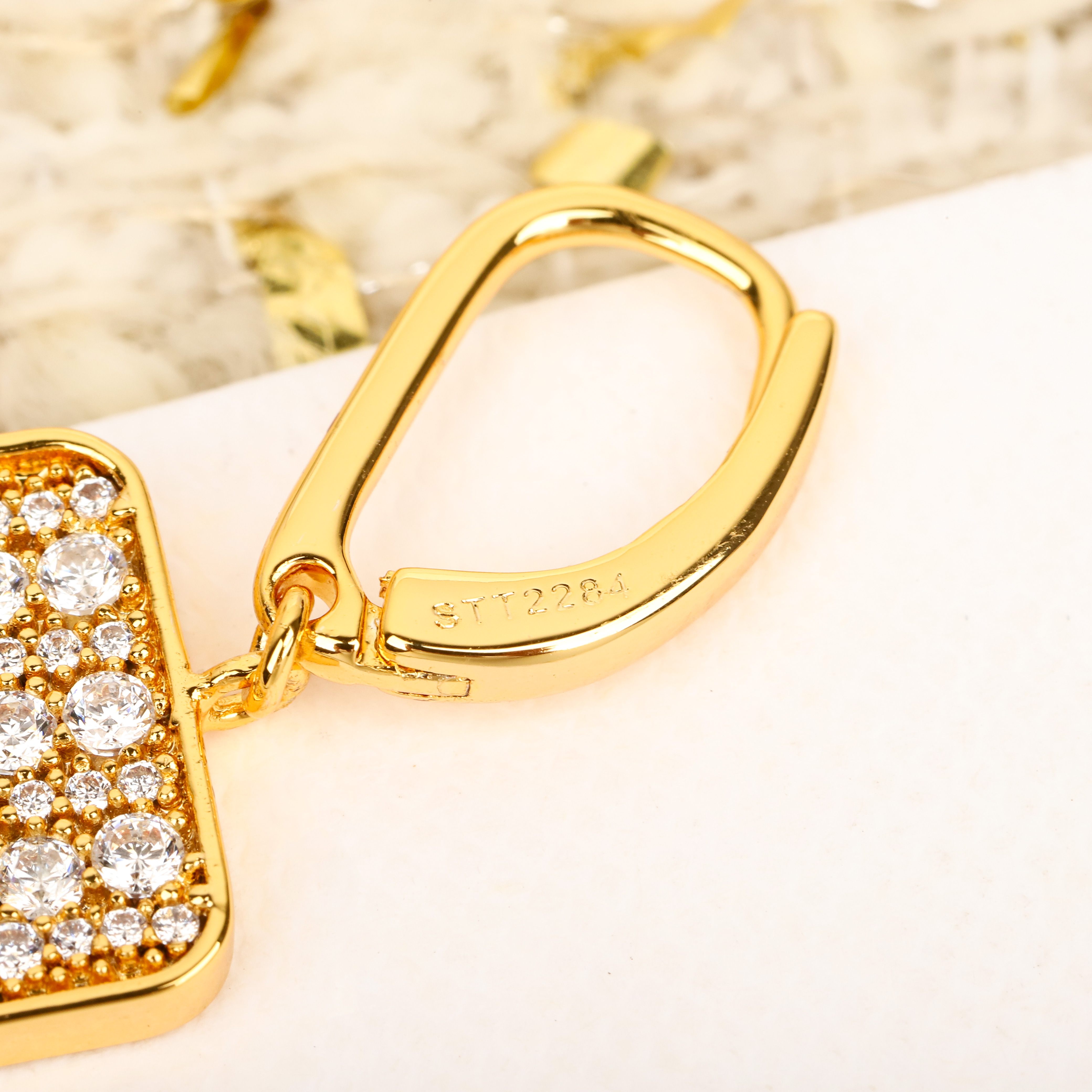 [TOP] CELINE Earrings- Gold