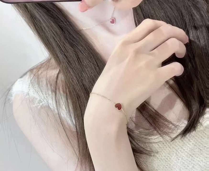 [TOP] Van Cleef & Arpels VCA  Necklace  - Red