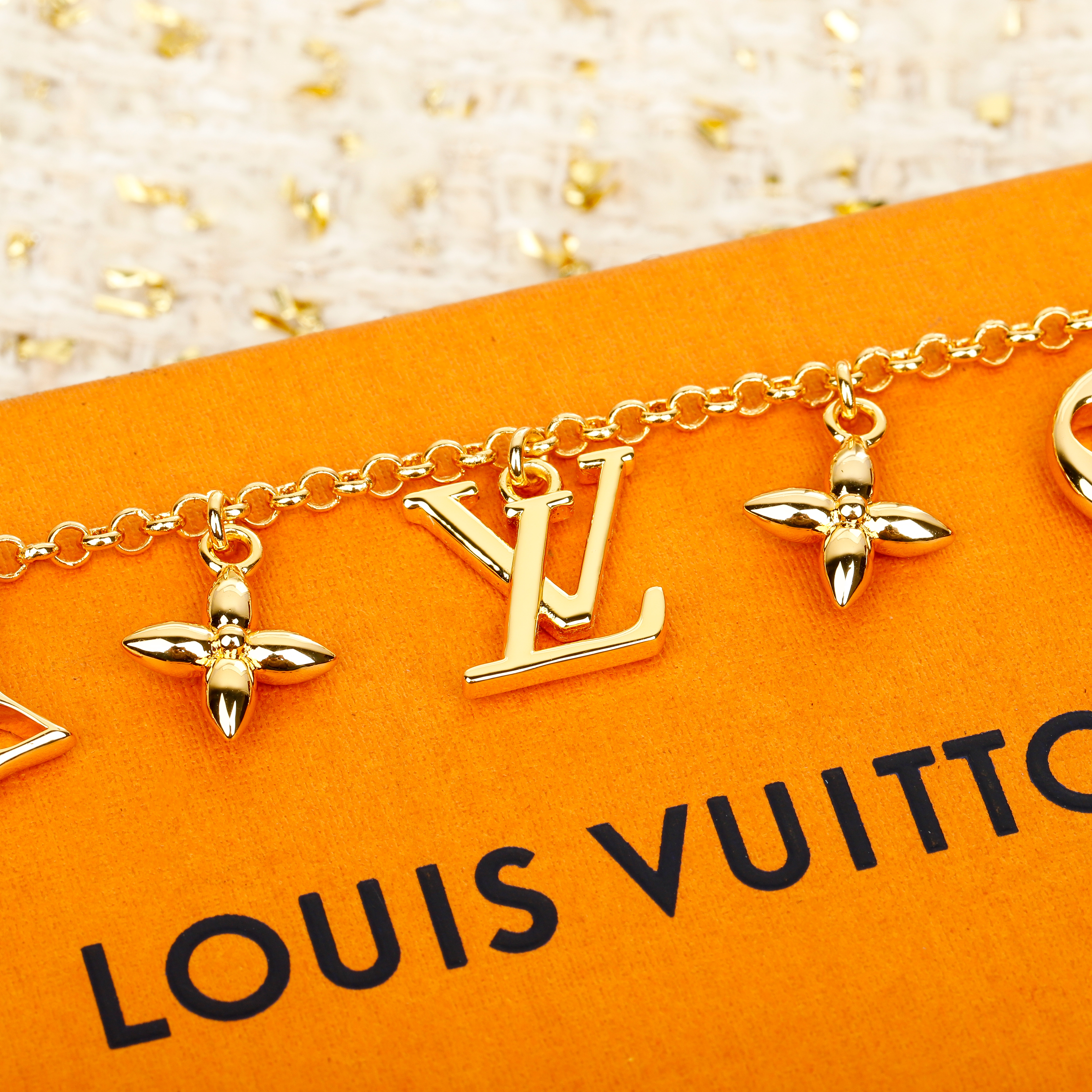 [TOP] Louis Vuitton LV Bracelet - Gold