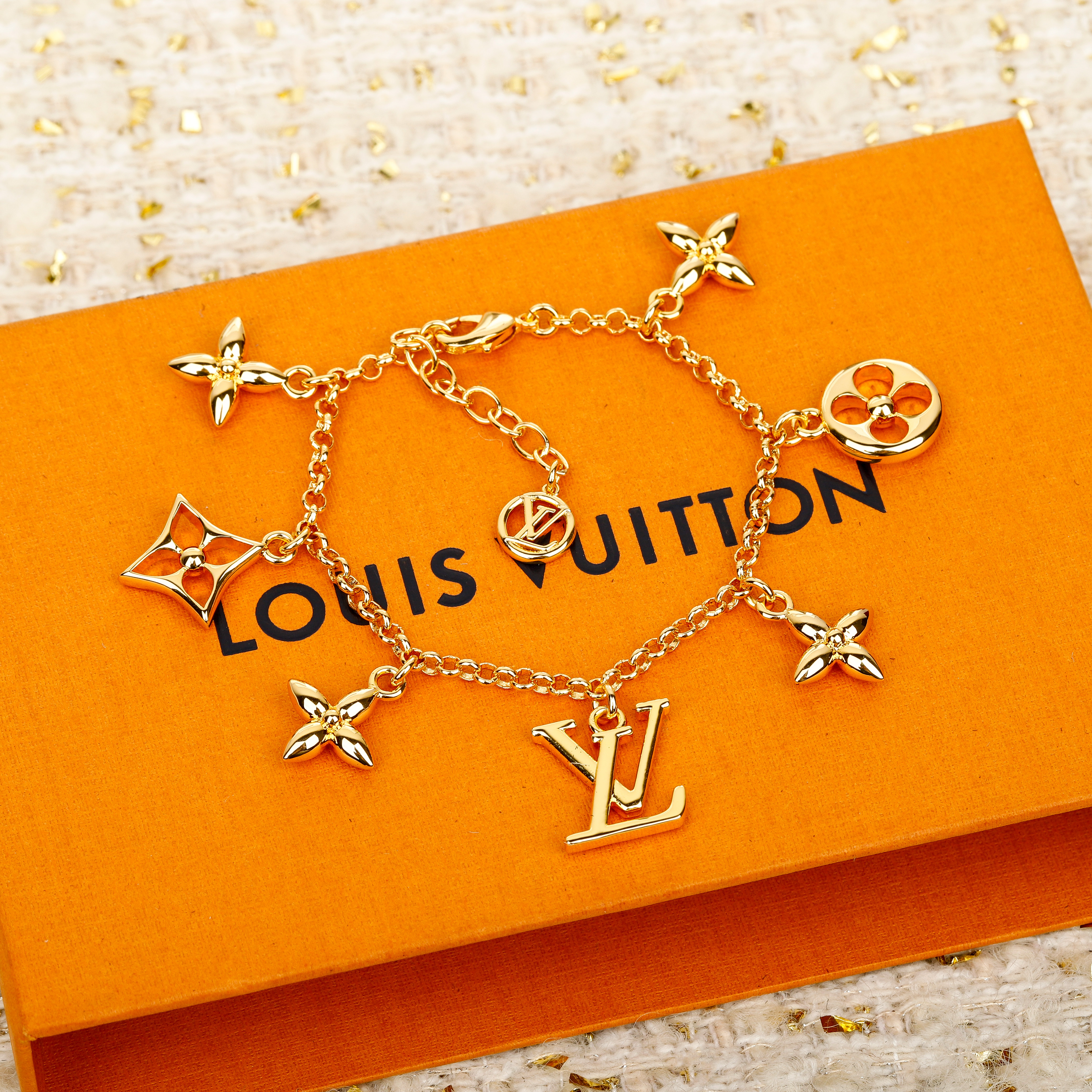 [TOP] Louis Vuitton LV Bracelet - Gold