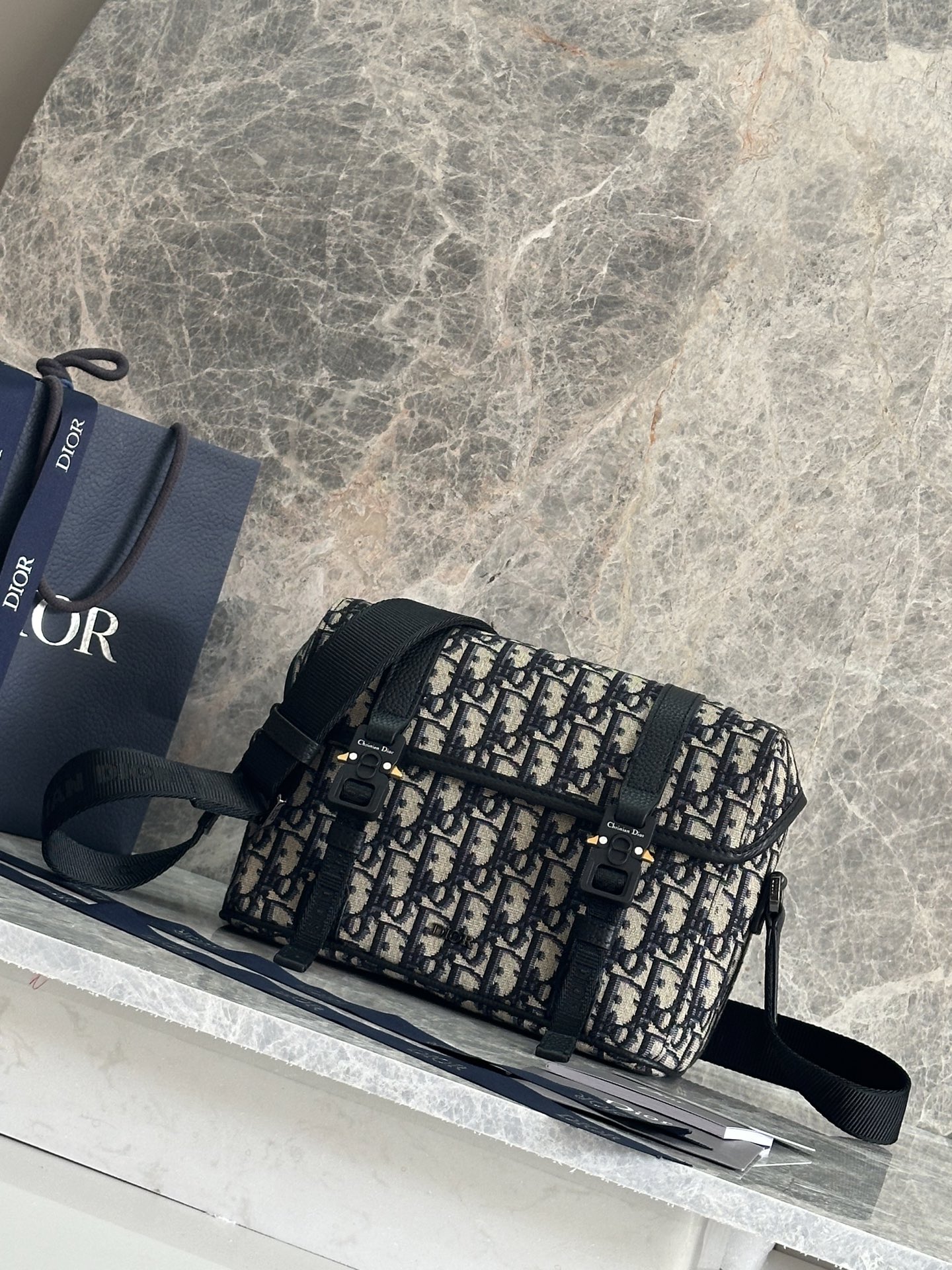 [Top] Christian Dior Men's Dior Hit The Road Bag 24 x 18 x 8cm - 2 Colors