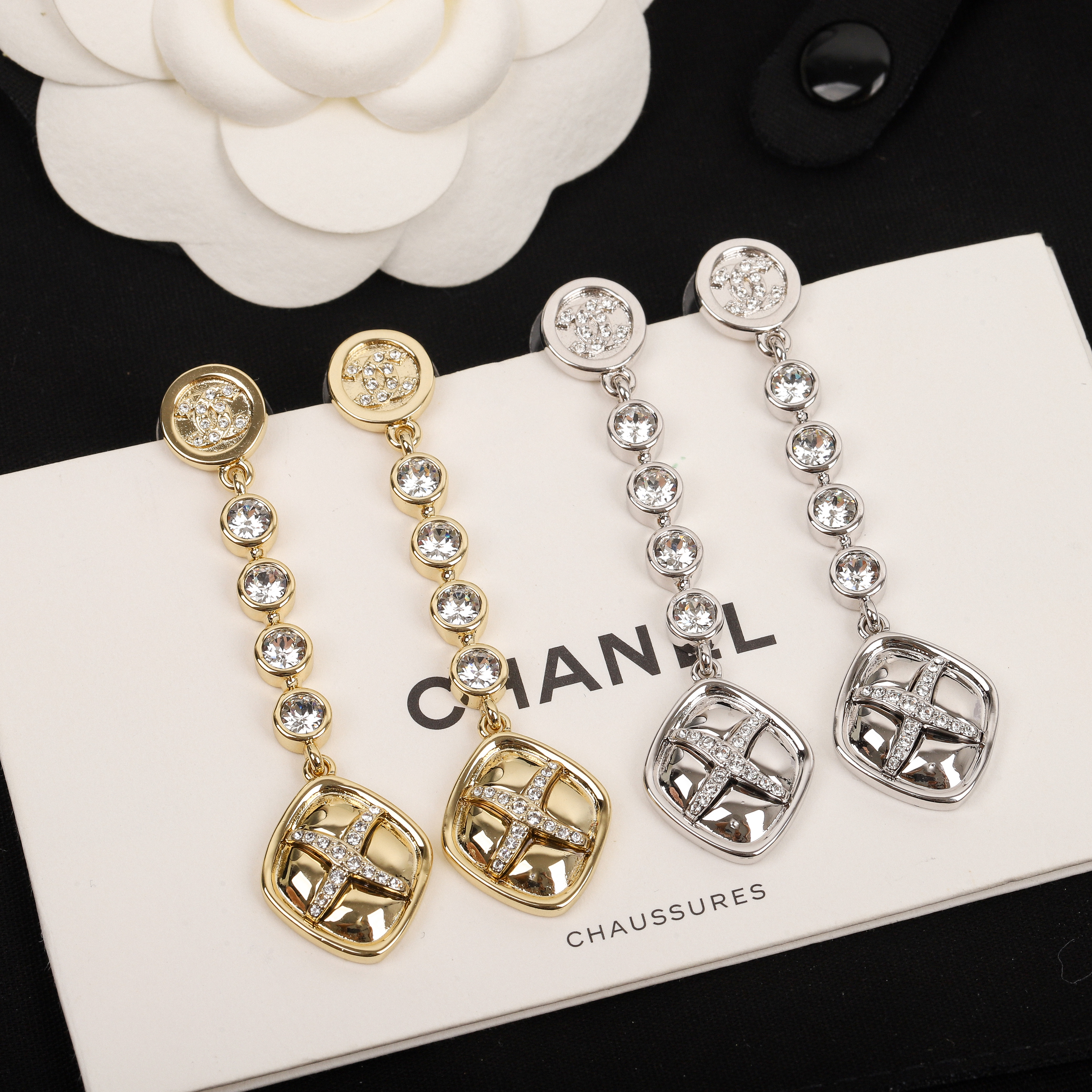 [TOP] CHANEL Earrings- 2 Colors