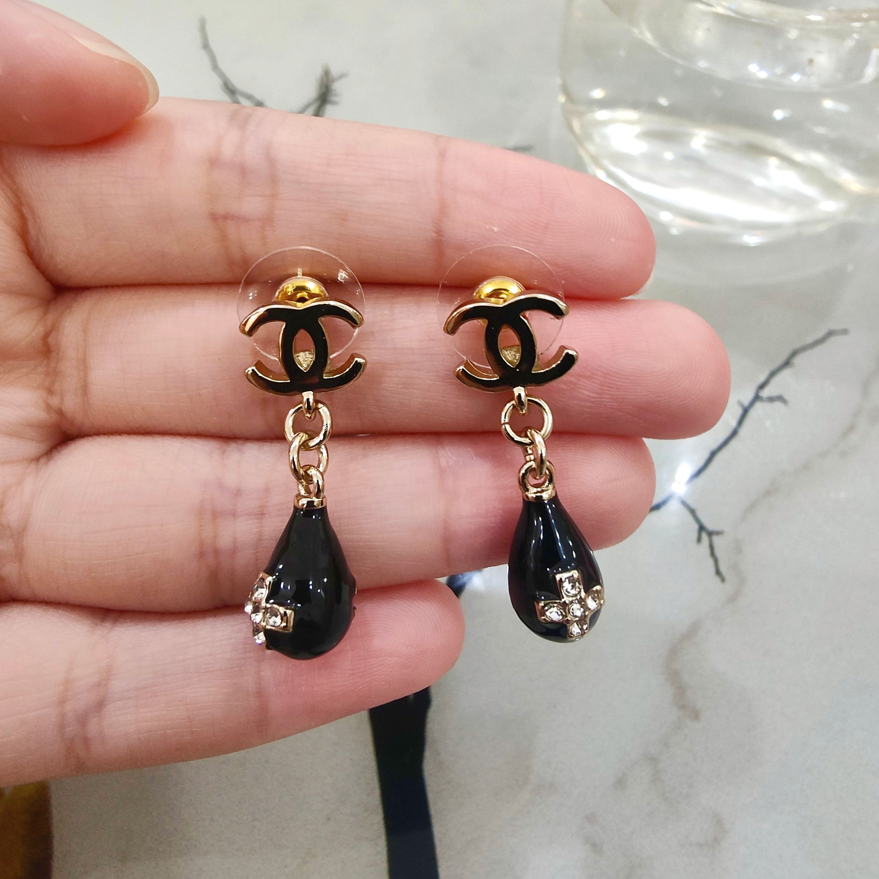 [TOP] CHANEL Earrings-Black