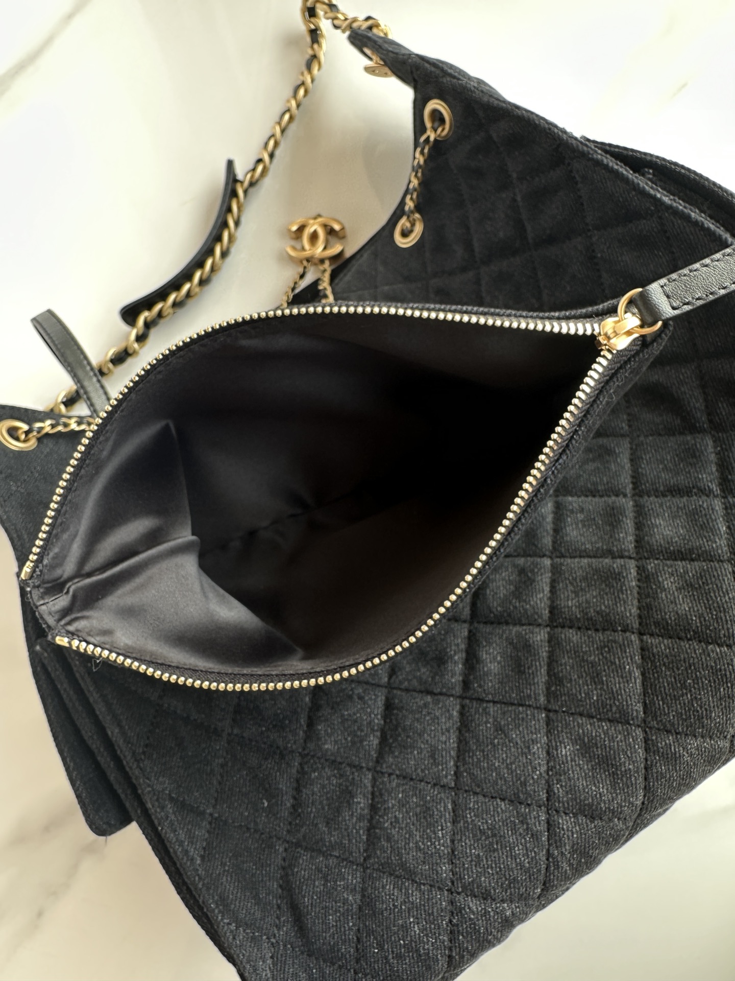 [TOP] CHANEL Hobo Shopping Bag Cowboy 30*26*14cm/40*30*15cm - Black