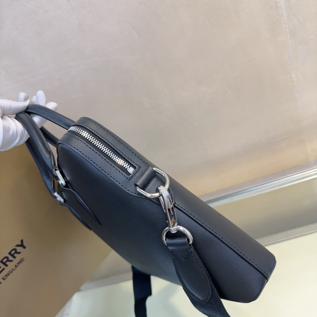 [TOP] BURBERRY Leather Men's Briefcase 37x27x5.5cm - Black