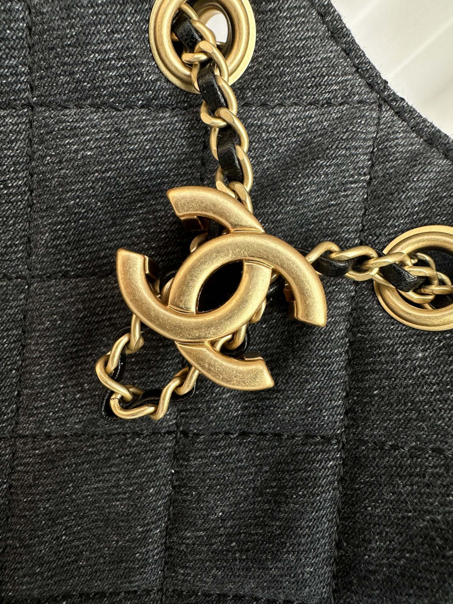 [TOP] CHANEL Hobo Shopping Bag Cowboy 30*26*14cm/40*30*15cm - Black