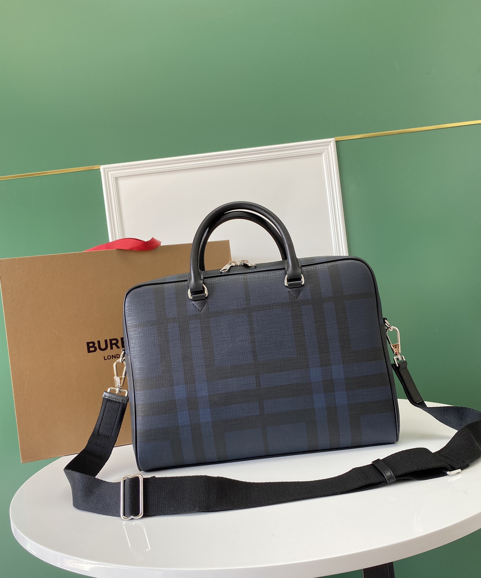 [TOP] BURBERRY Men's Briefcase 37 x 9 x 27cm - 2 Color