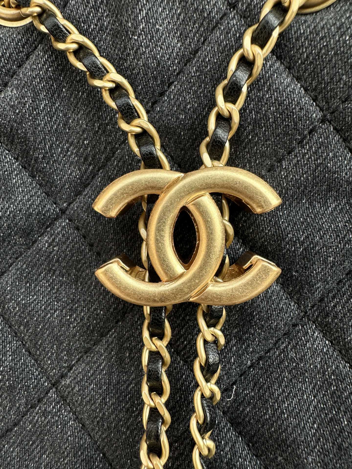 [TOP] CHANEL Hobo Shopping Bag Cowboy 30*26*14cm/40*30*15cm - Black