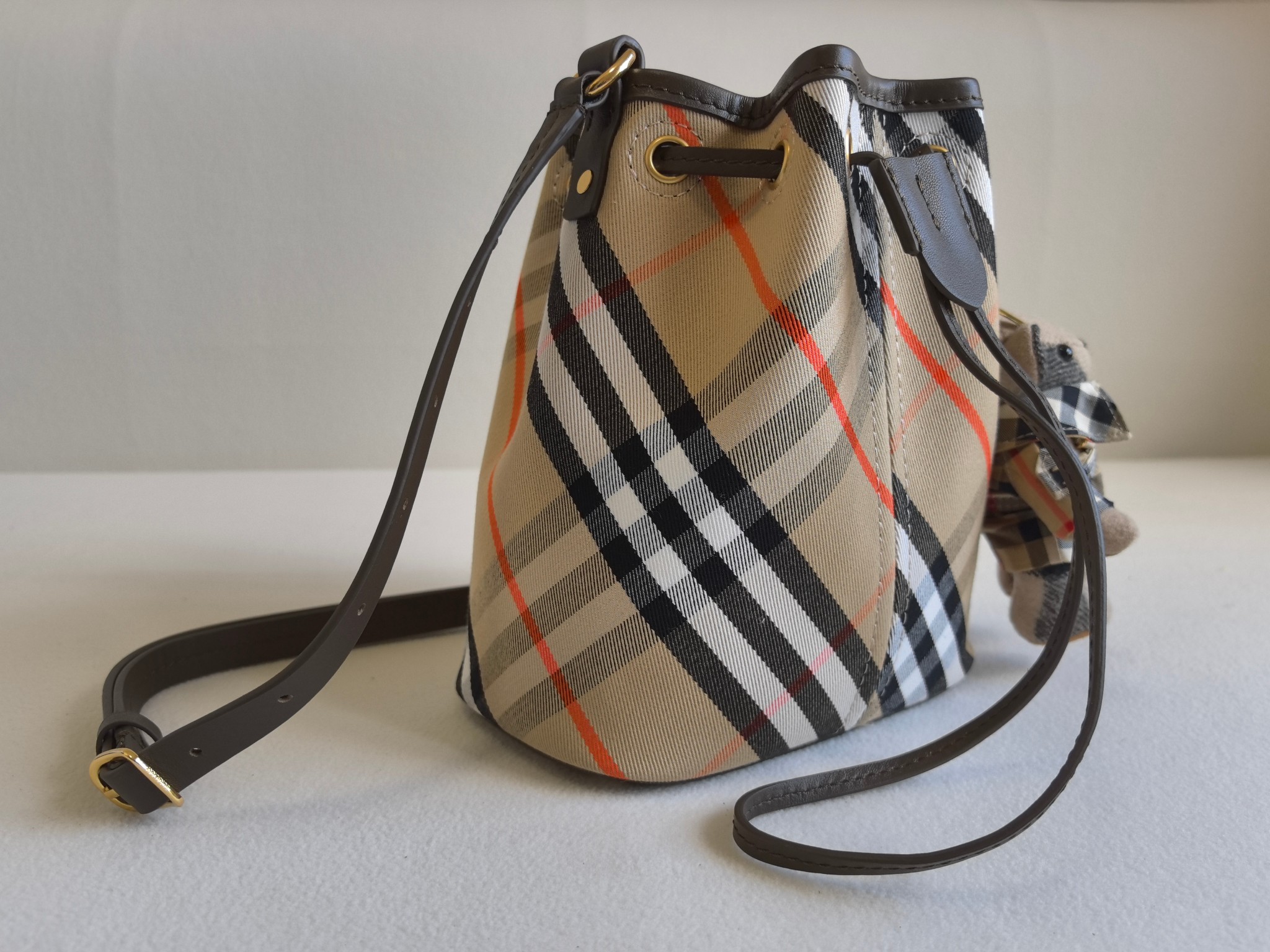 [TOP] BURBERRY Bucket Bag 17.5x10.5x20cm/27.5x16x29cm - 2 Colors