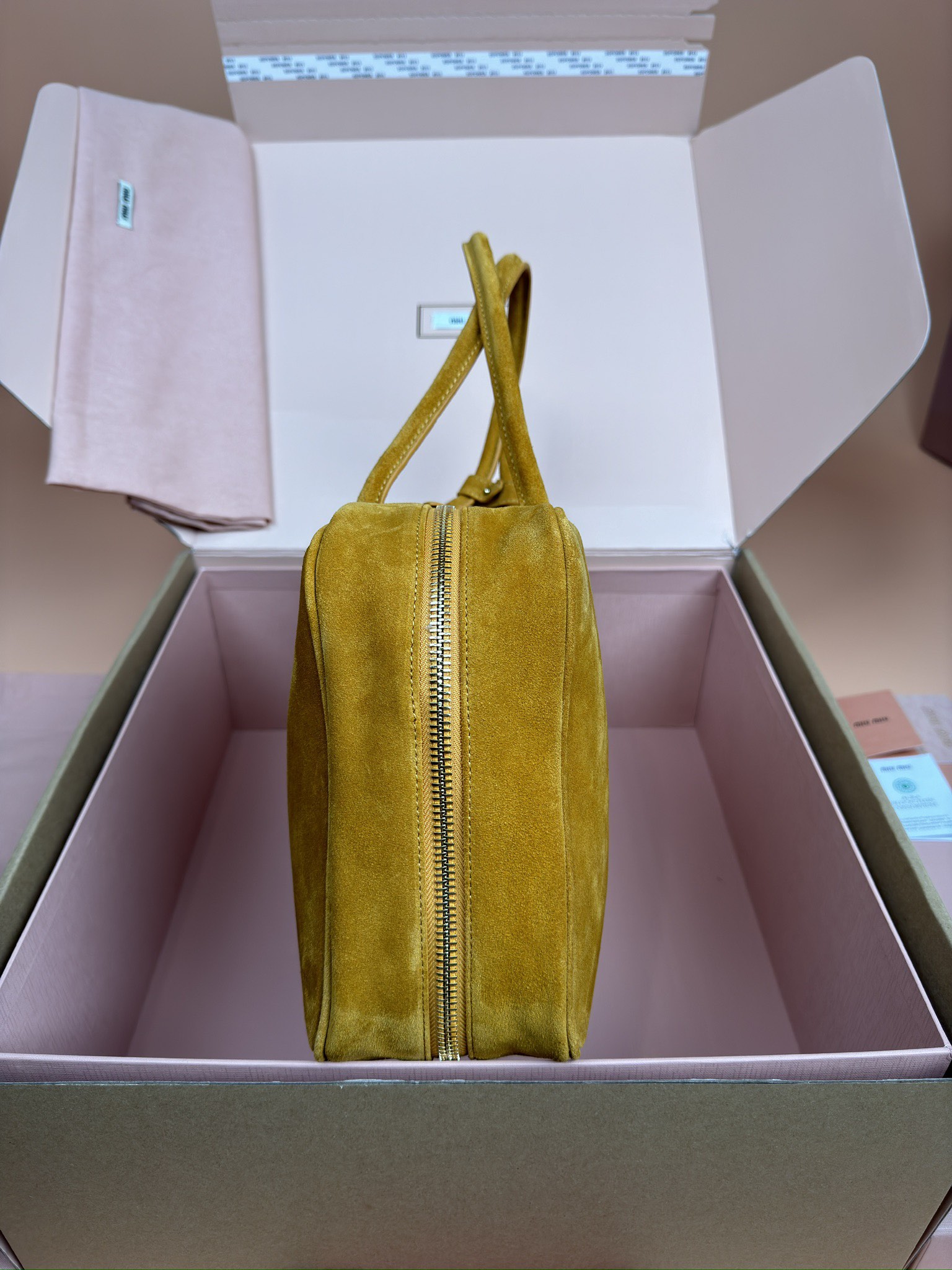 [TOP] Miu Miu Beau Suede Cow Leather Handbag 34x23x10cm - 2 Colour