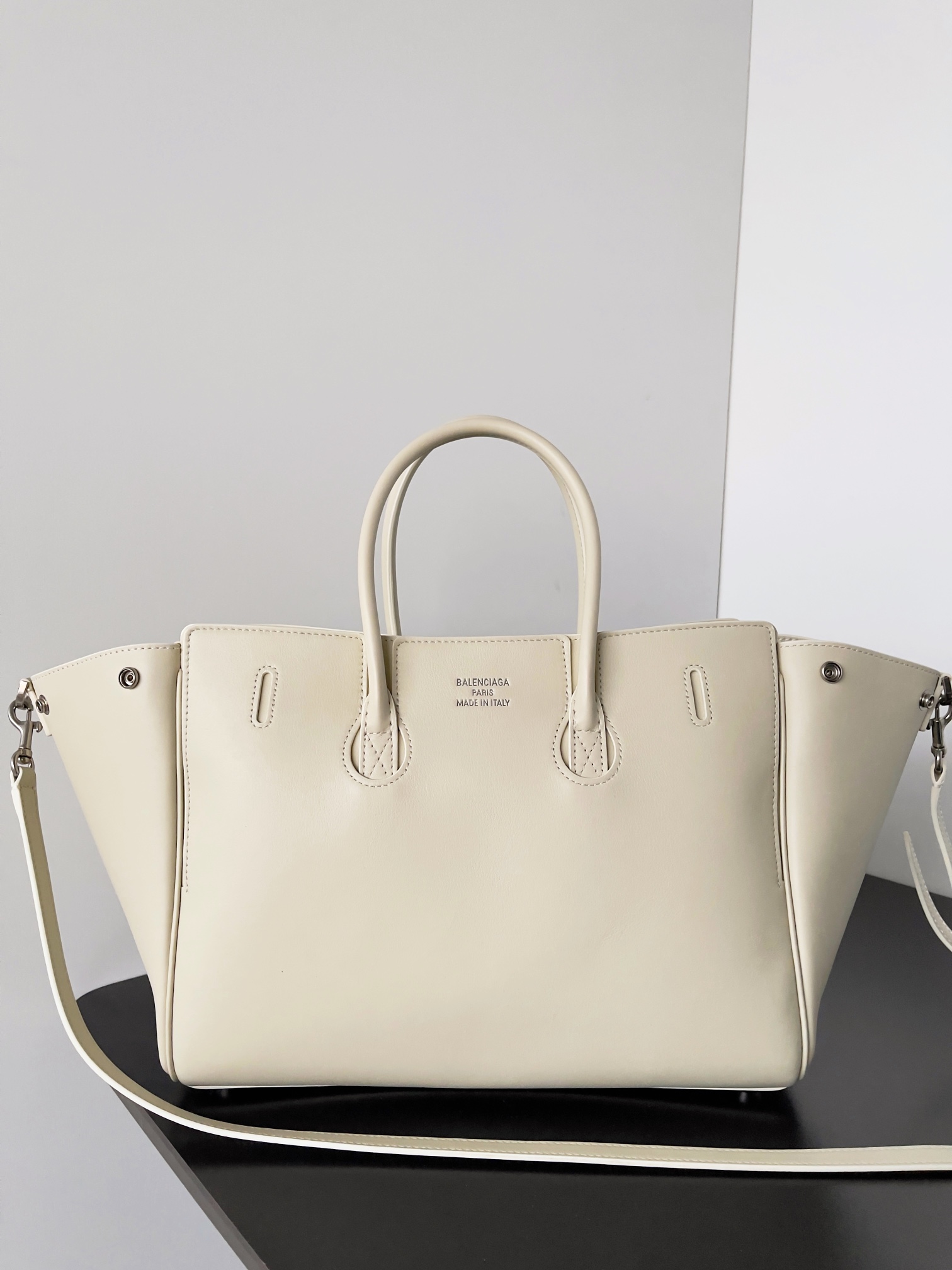 [TOP] BALENCIAGA Bel-Air Cowhide Bag 29.5*20.3*11.9cm/51.8*61.9*23.8cm - Beige