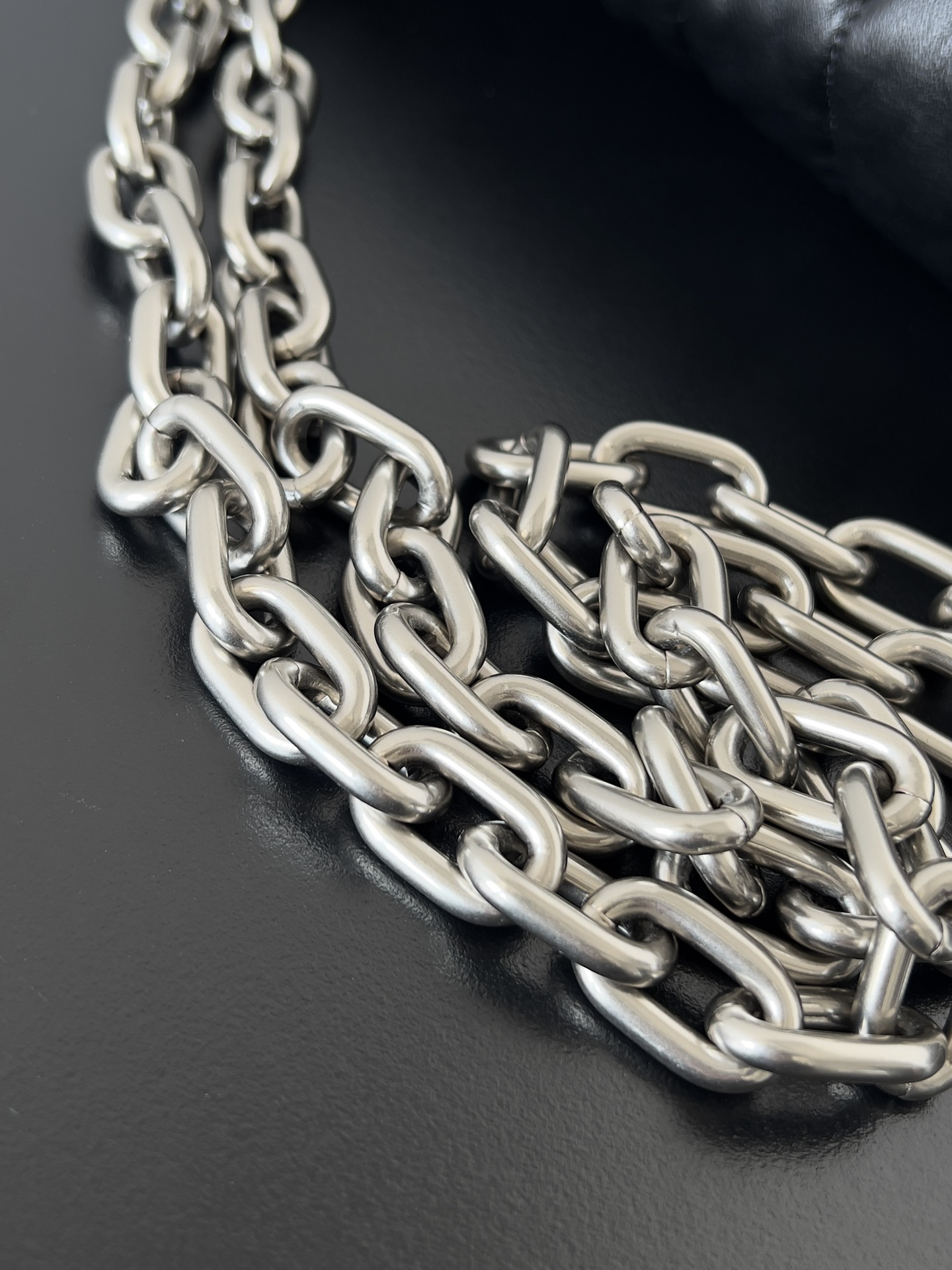 [TOP] BALENCIAGA Monaco Bag Cow Leather 32.5*22*9.9cm/43.5*32*13cm -  2 Colour