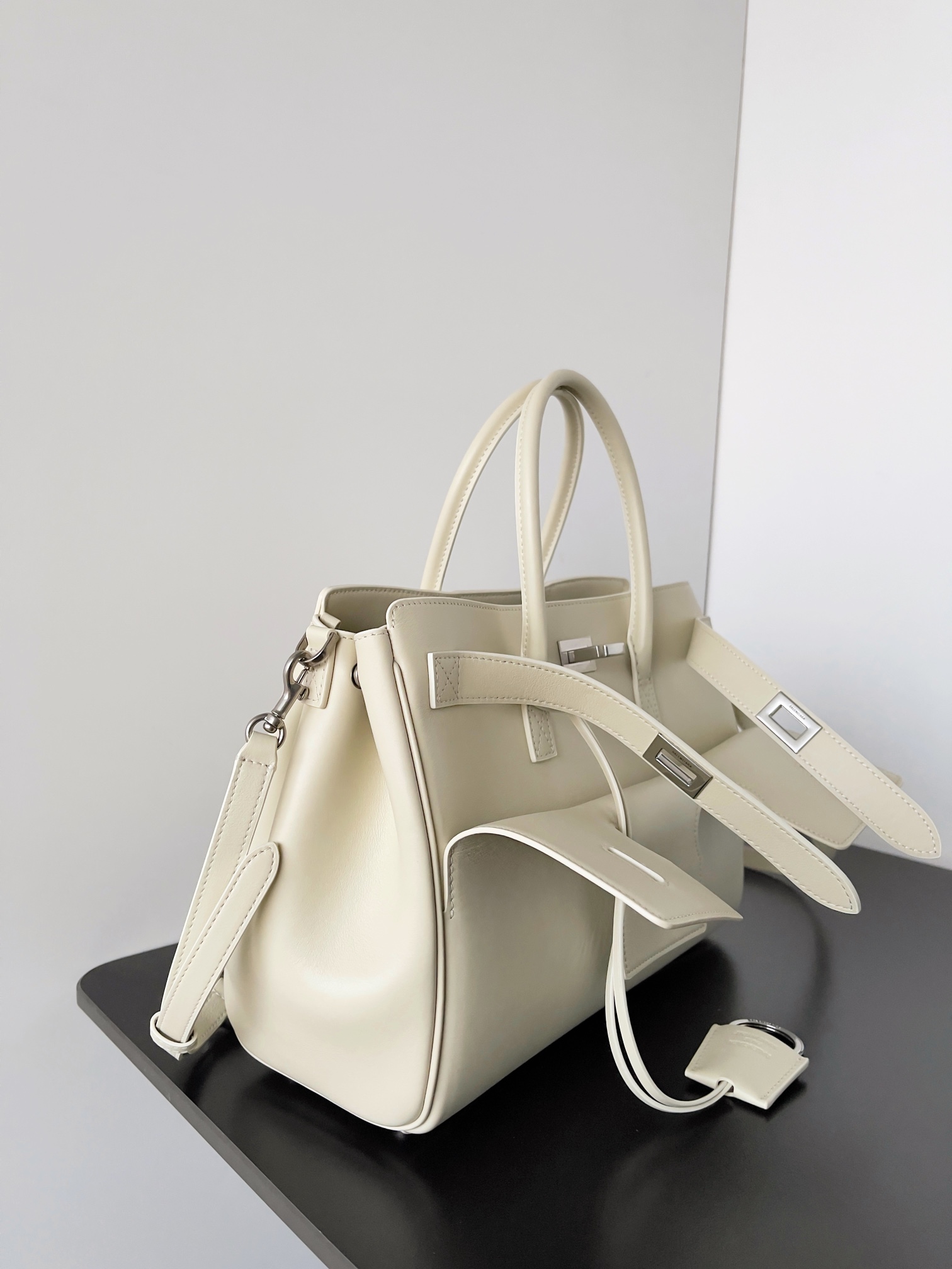 [TOP] BALENCIAGA Bel-Air Cowhide Bag 29.5*20.3*11.9cm/51.8*61.9*23.8cm - Beige