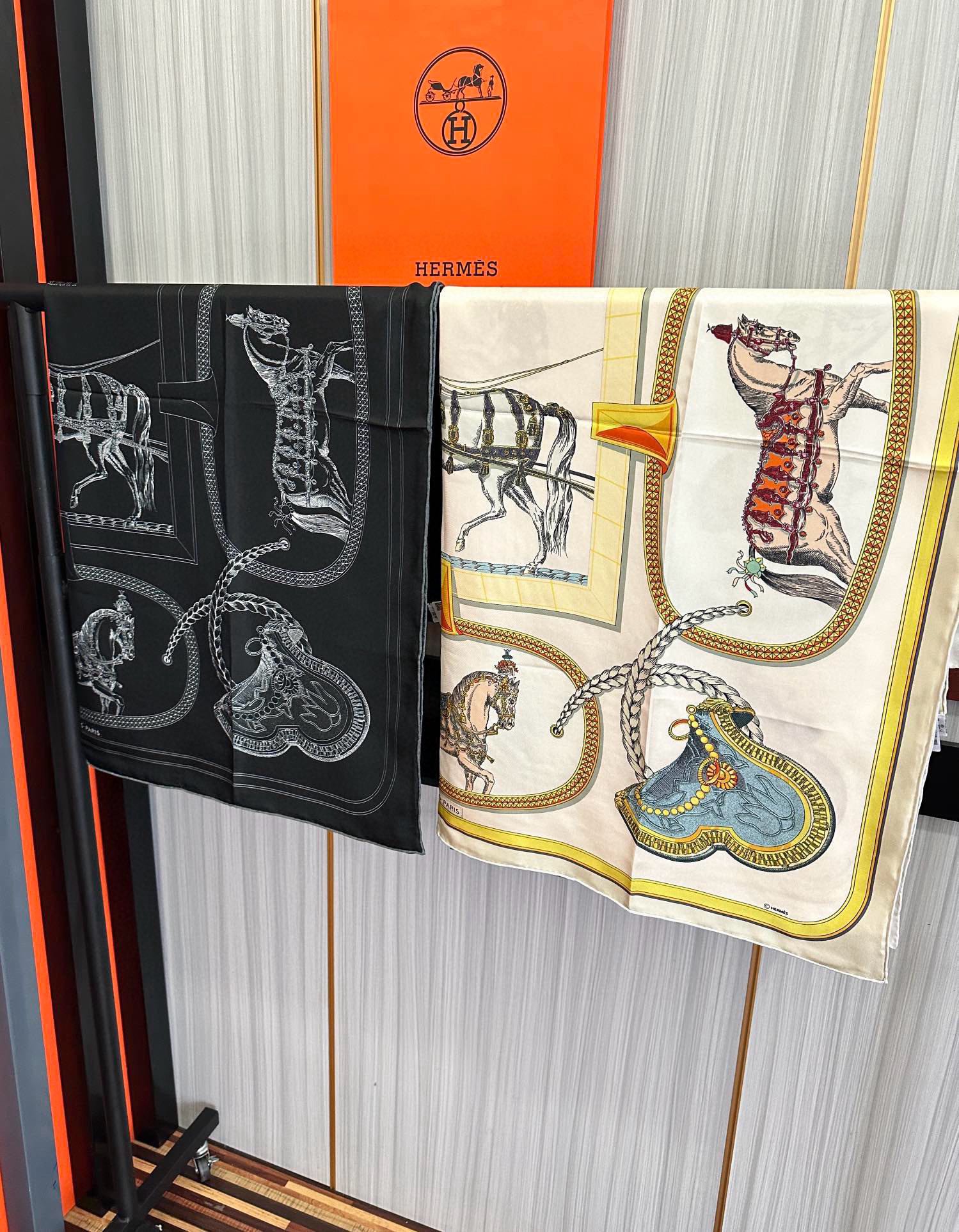 [TOP] HERMES Silk Scarf 90cm×90cm - 2 Colors