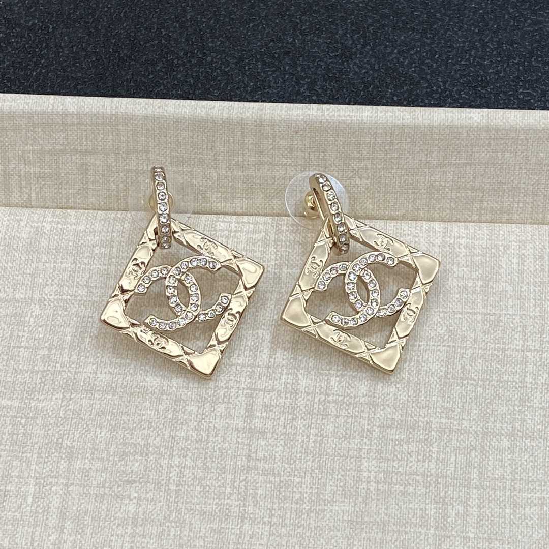 [TOP] CHANEL Earrings- Gold