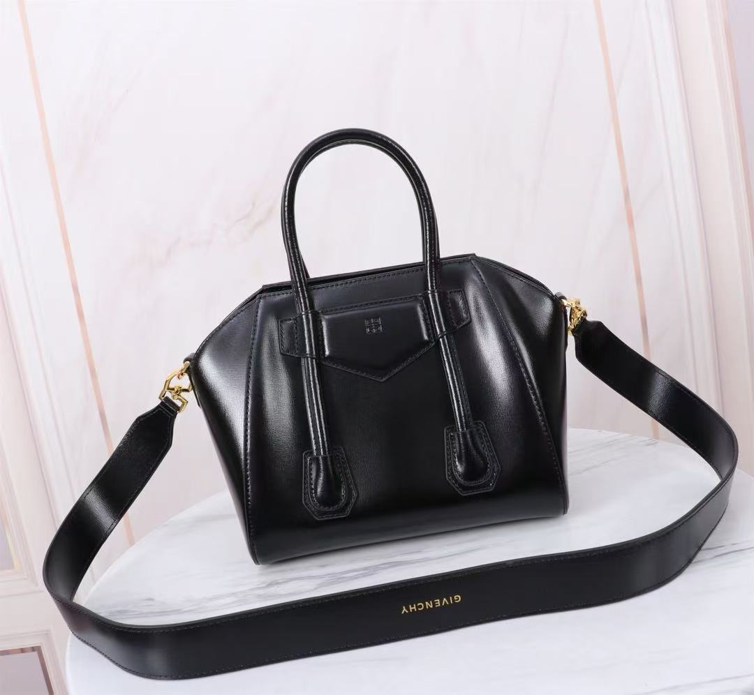 [TOP] GIVENCHY Antigona Toy Lock Bag 23x18x13cm - Black&GHW