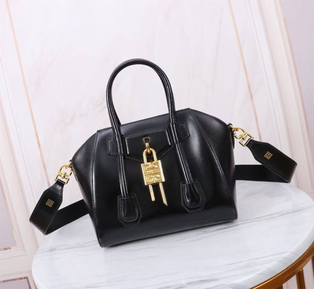 [TOP] GIVENCHY Antigona Toy Lock Bag 23x18x13cm - Black&GHW