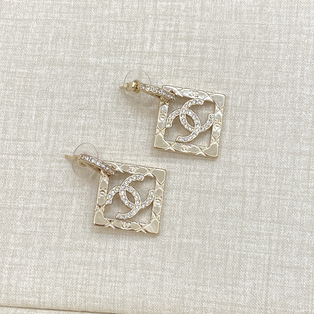[TOP] CHANEL Earrings- Gold