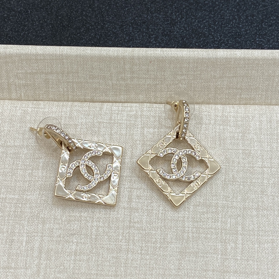 [TOP] CHANEL Earrings- Gold
