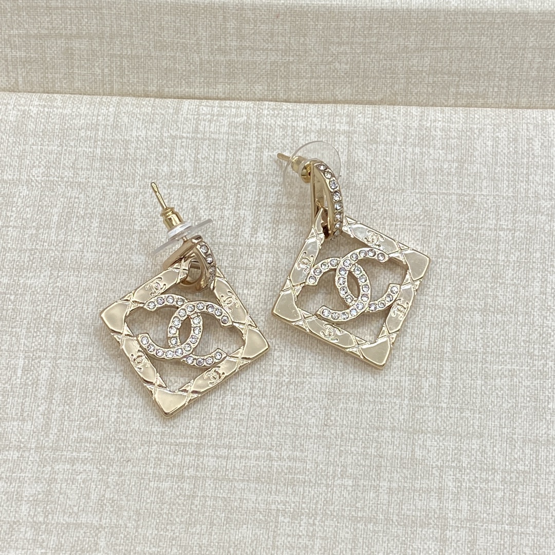 [TOP] CHANEL Earrings- Gold