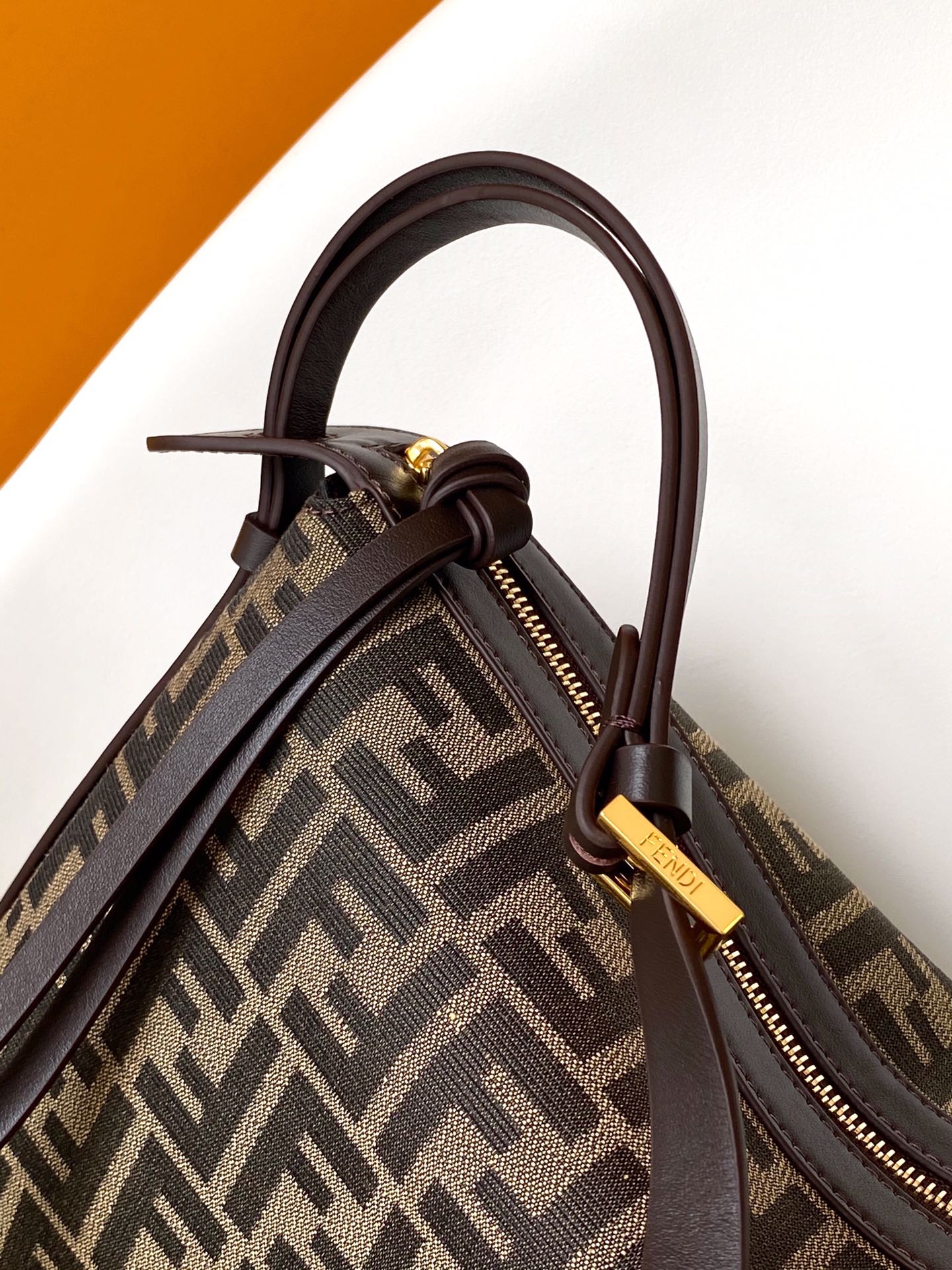 [TOP] FENDI Simply Fendi Shoulder Bag 34.5×4.5x20CM - Brown