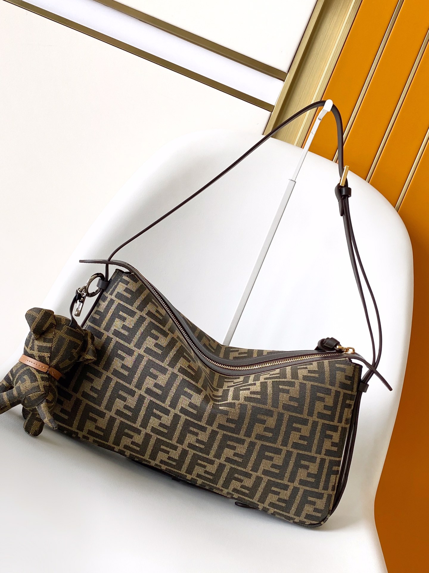 [TOP] FENDI Simply Fendi Shoulder Bag 34.5×4.5x20CM - Brown
