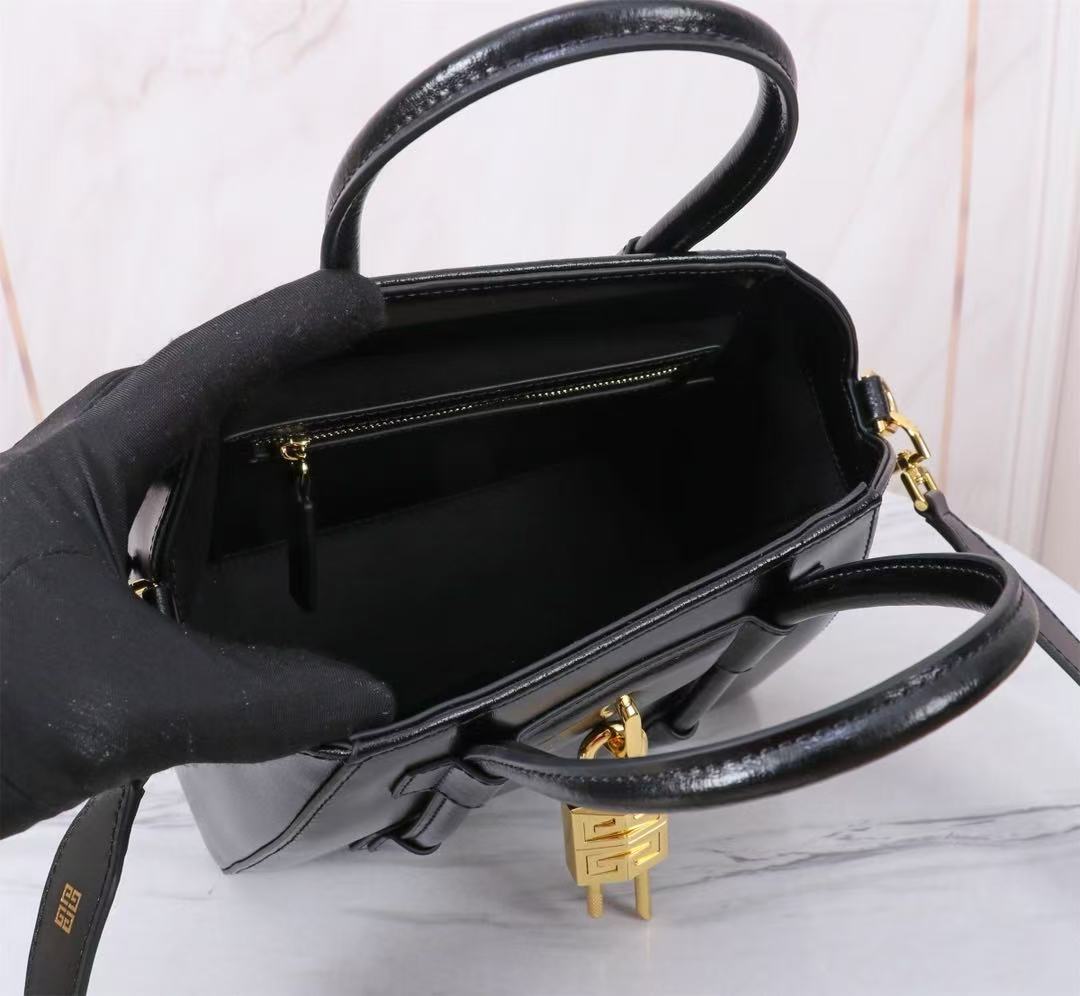 [TOP] GIVENCHY Antigona Toy Lock Bag 23x18x13cm - Black&GHW