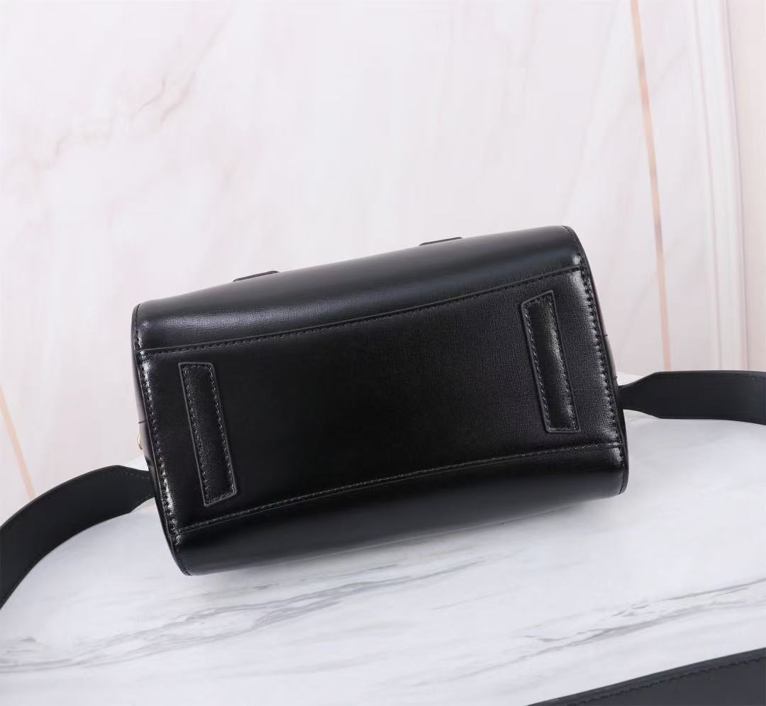 [TOP] GIVENCHY Antigona Toy Lock Bag 23x18x13cm - Black&GHW