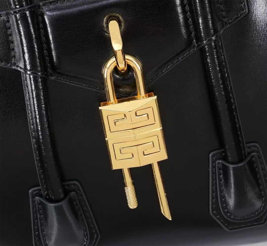[TOP] GIVENCHY Antigona Toy Lock Bag 23x18x13cm - Black&GHW