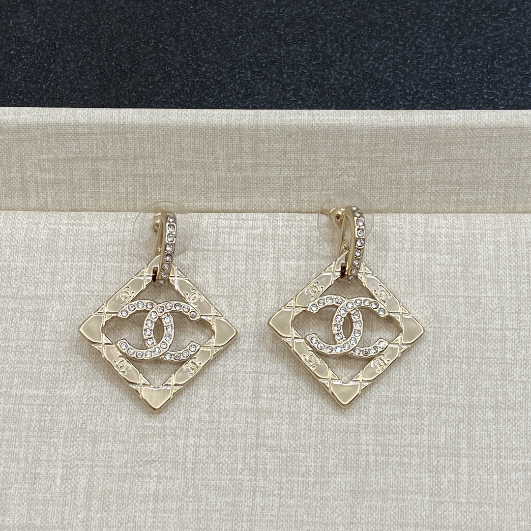 [TOP] CHANEL Earrings- Gold