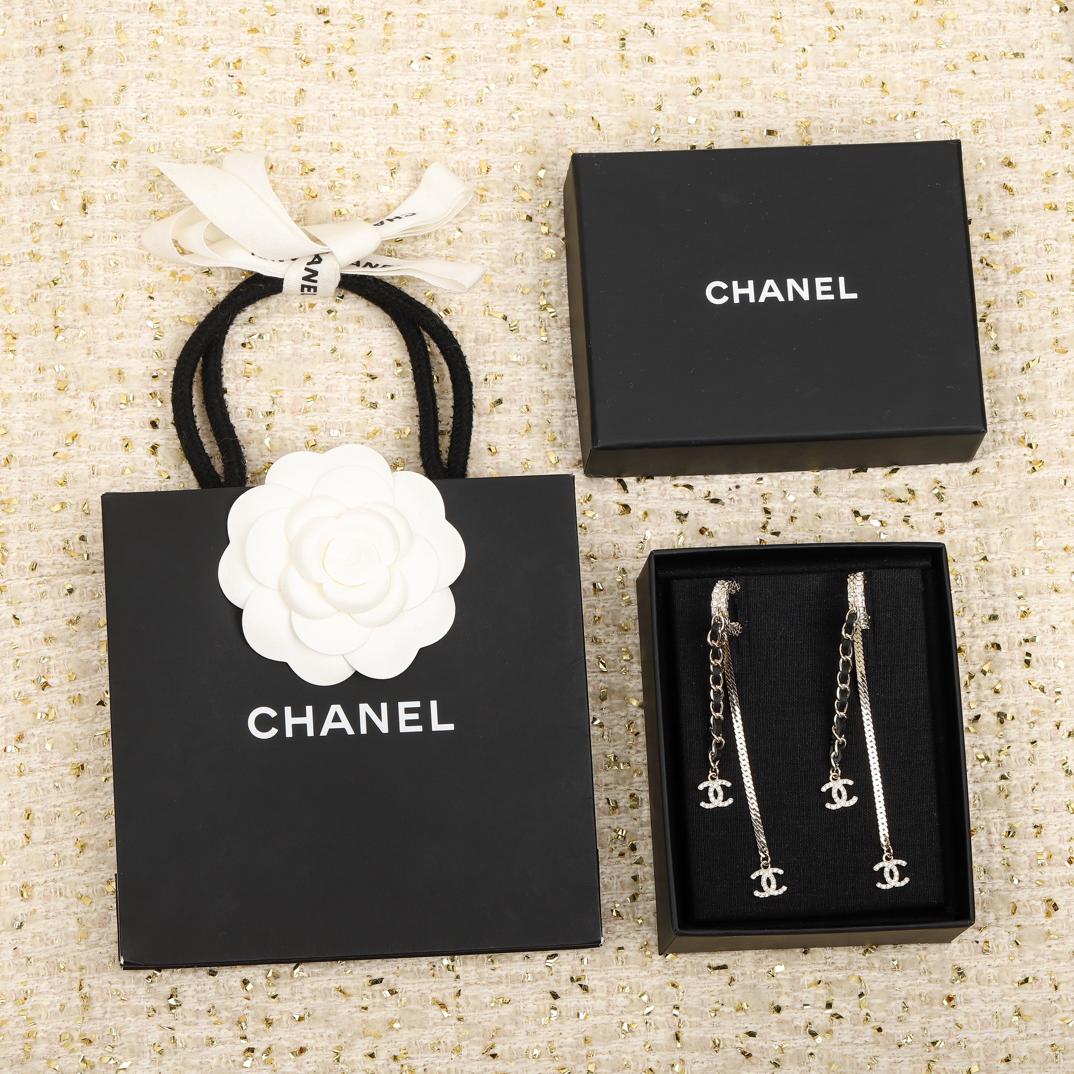 [TOP] CHANEL Earrings- Gold