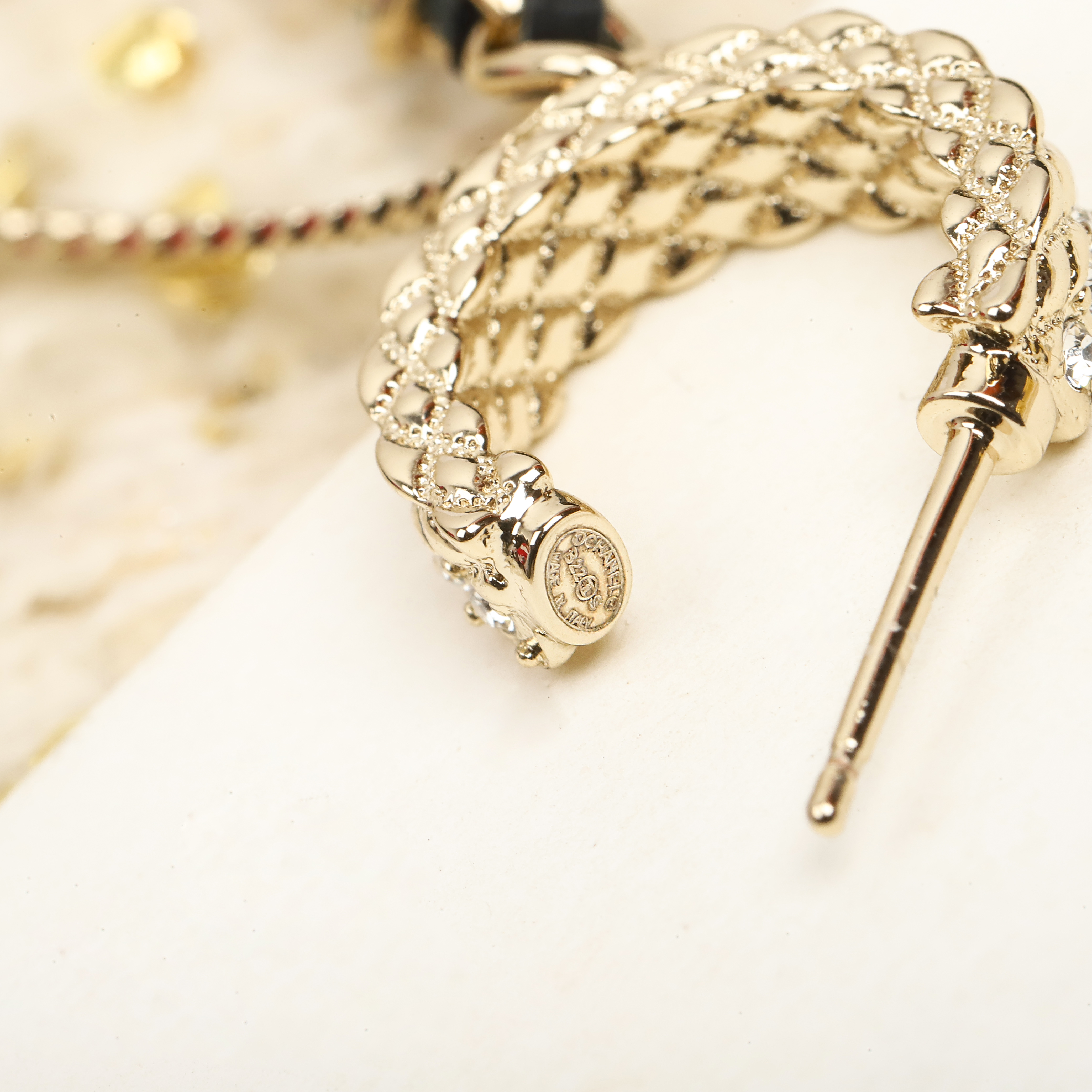 [TOP] CHANEL Earrings- Gold