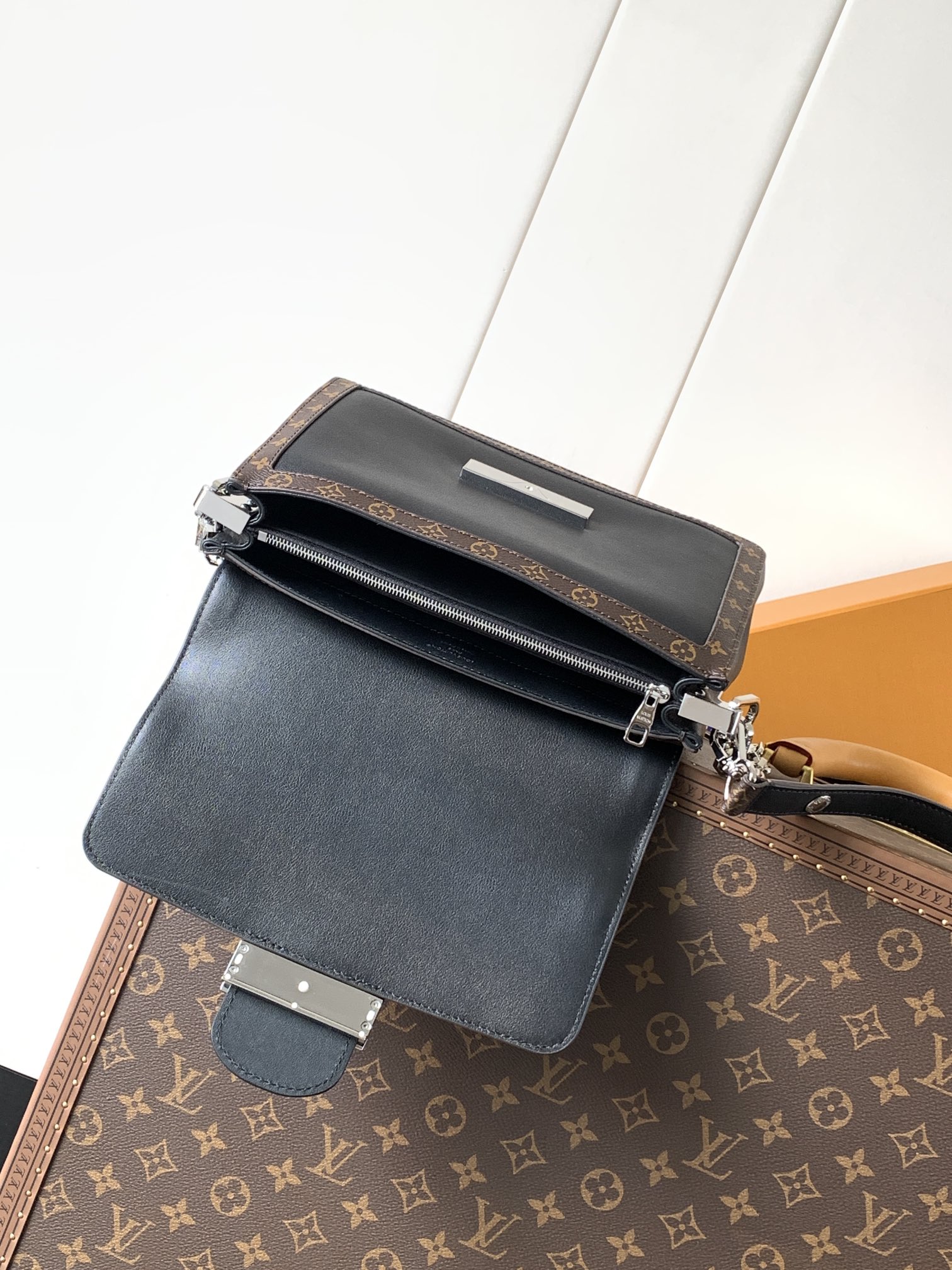 [TOP] Louis Vuitton LV Dauphine Soft Monogram Bag 24x17x9 cm - Black