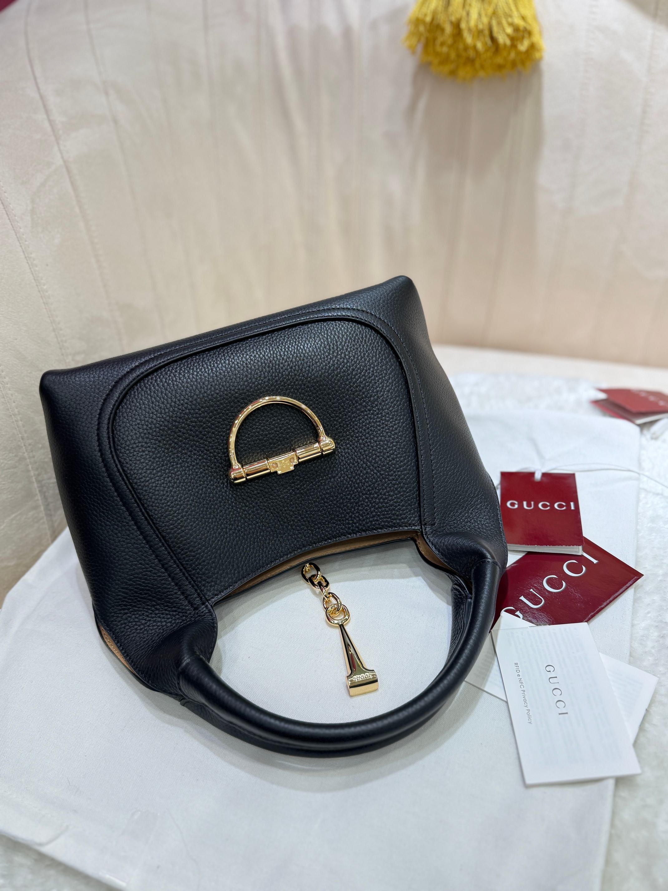 [TOP] GUCCI Gucci Softbit Shoulder Bag Cowhide 27.5*21*16 cm - 2 Colour