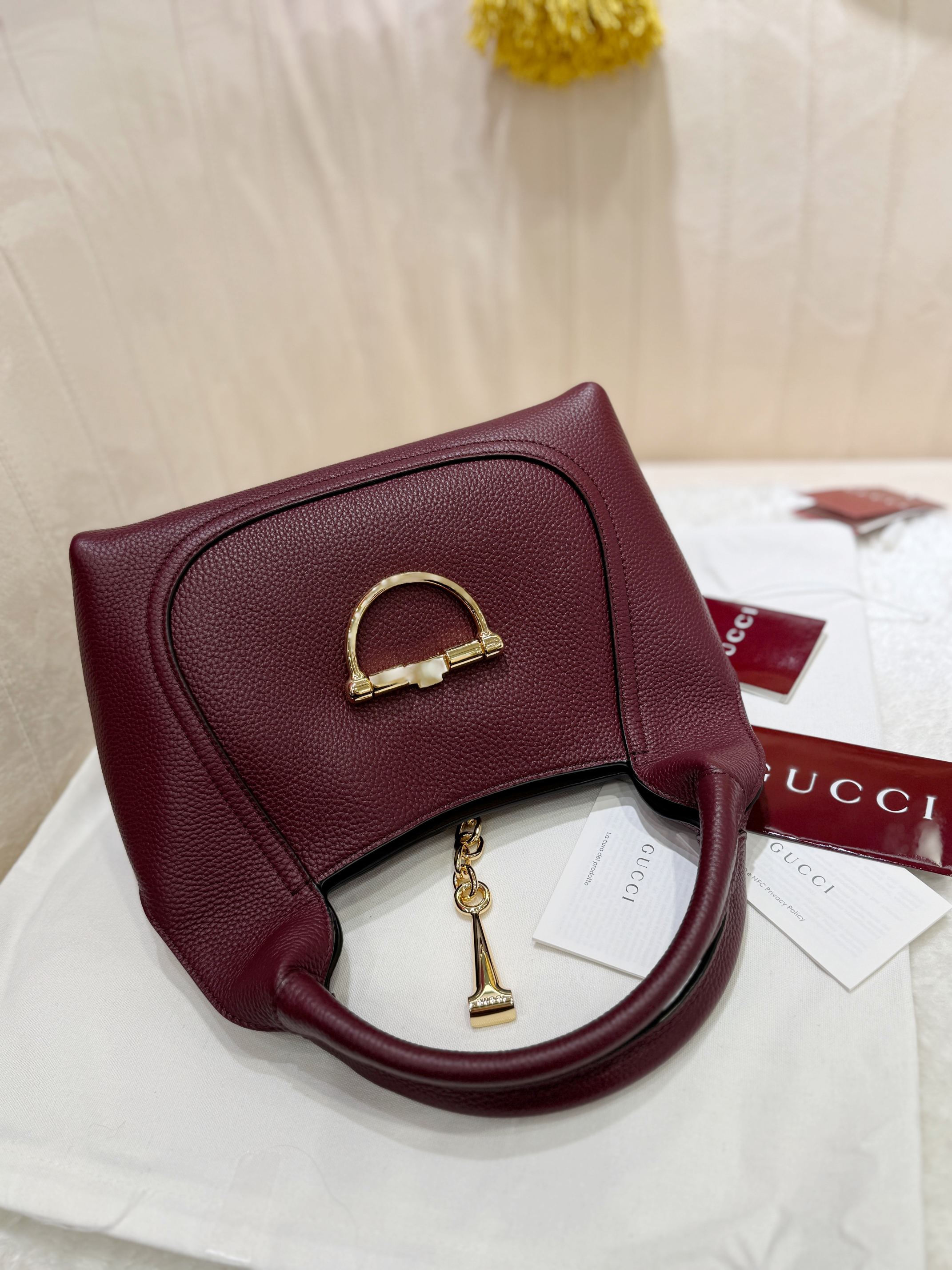 [TOP] GUCCI Gucci Softbit Shoulder Bag Cowhide 27.5*21*16 cm - 2 Colour