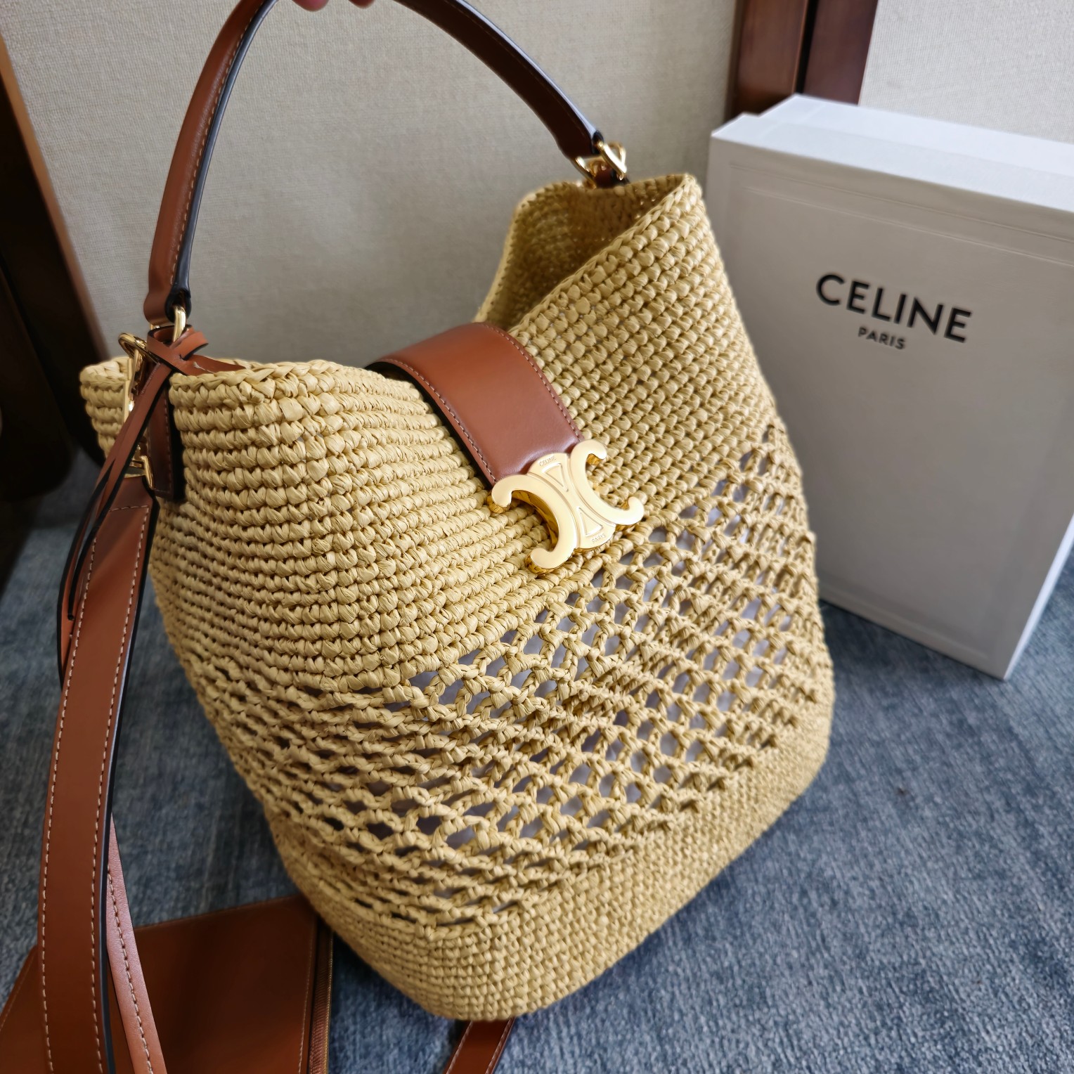 [TOP] CELINE  Bucket Bag 16x19x12cm - Beige