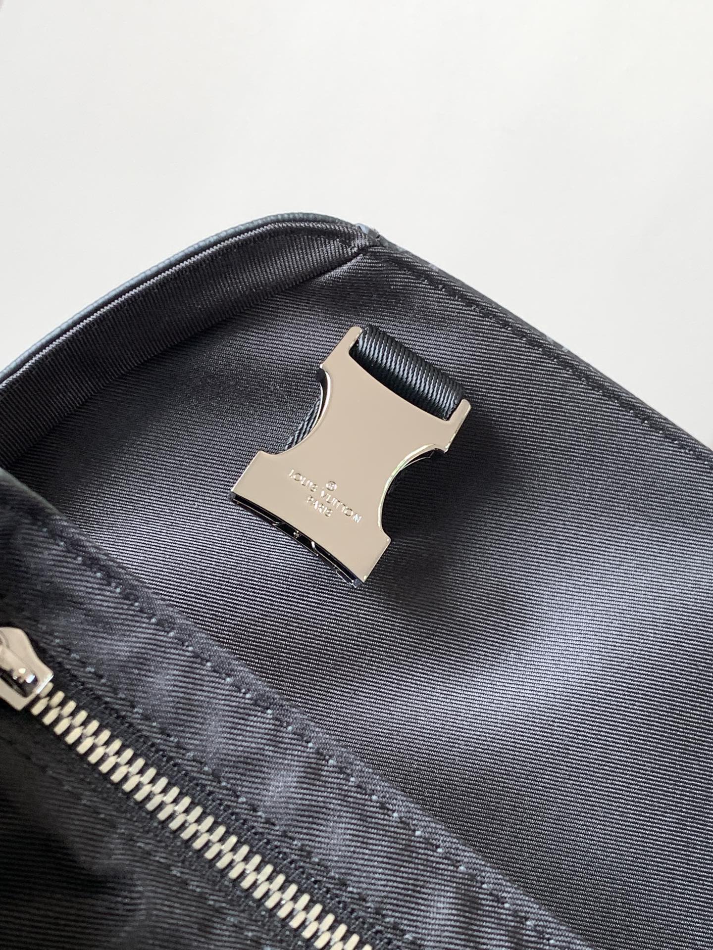 [TOP] Louis Vuitton LV Men's Messenger MM Voyage Bag 32x23x9 cm - Black