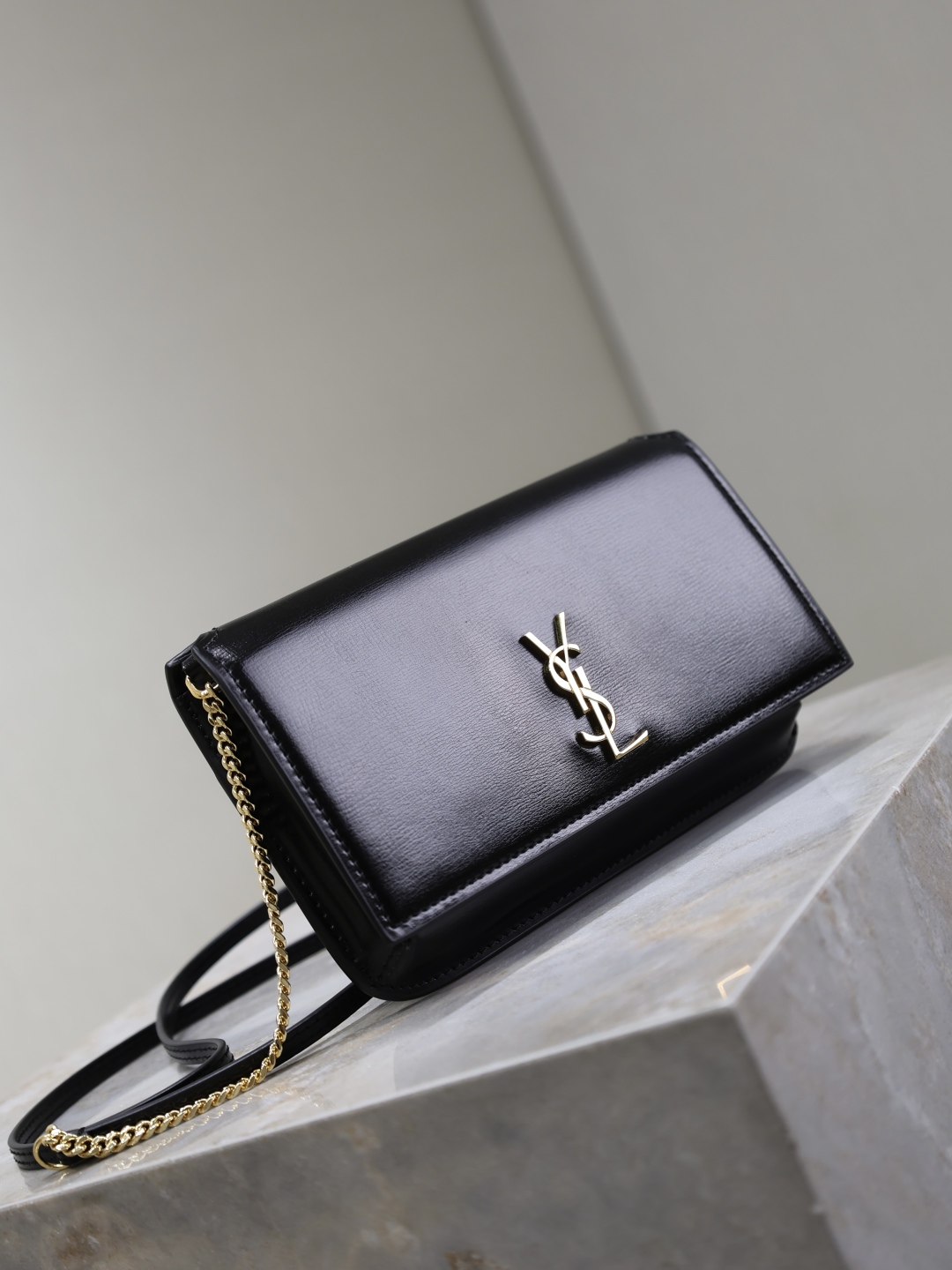 [TOP] Yves Saint Laurent YSL Monogram Phone Holder MINI Bag Collection 18 x 11 x 2 cm